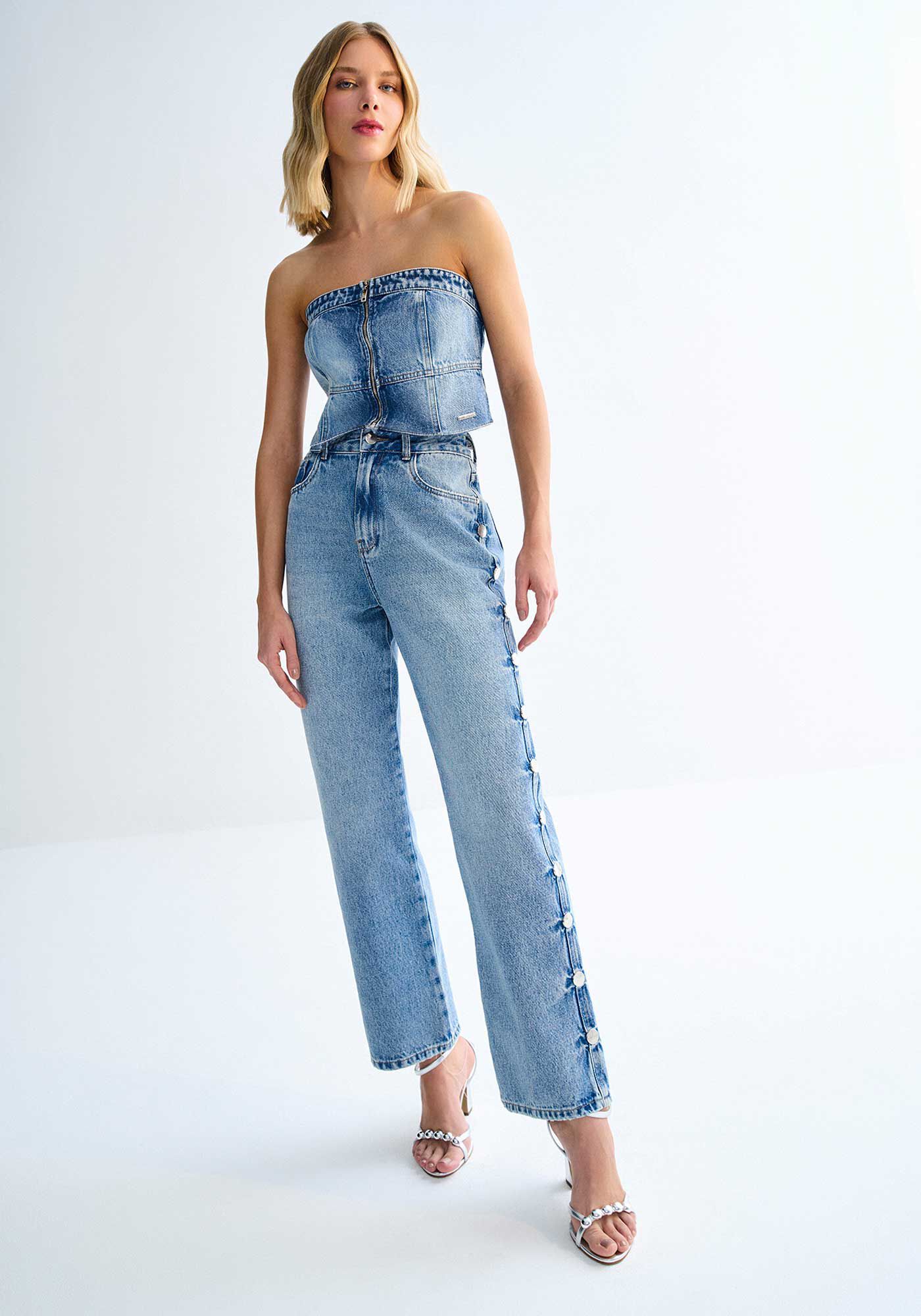 Cal&ccedil;a Jeans Reta Cintura Alta Cropped com M&aacute;xi Tachas, , large.