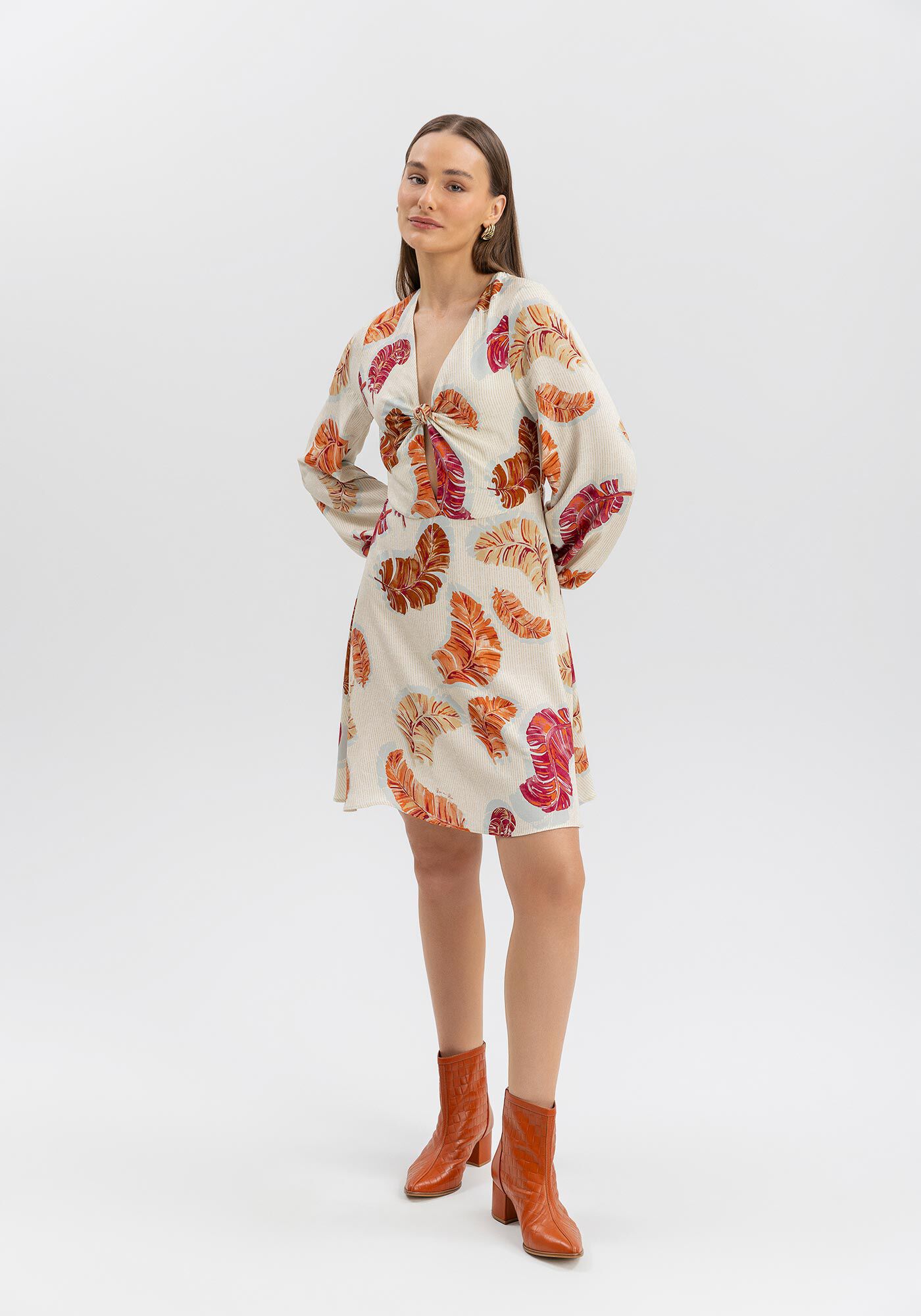 Vestido Curto Estampado Com Mangas Longas E Detalhe De N&oacute;, BANANEIRA BEGE, large.