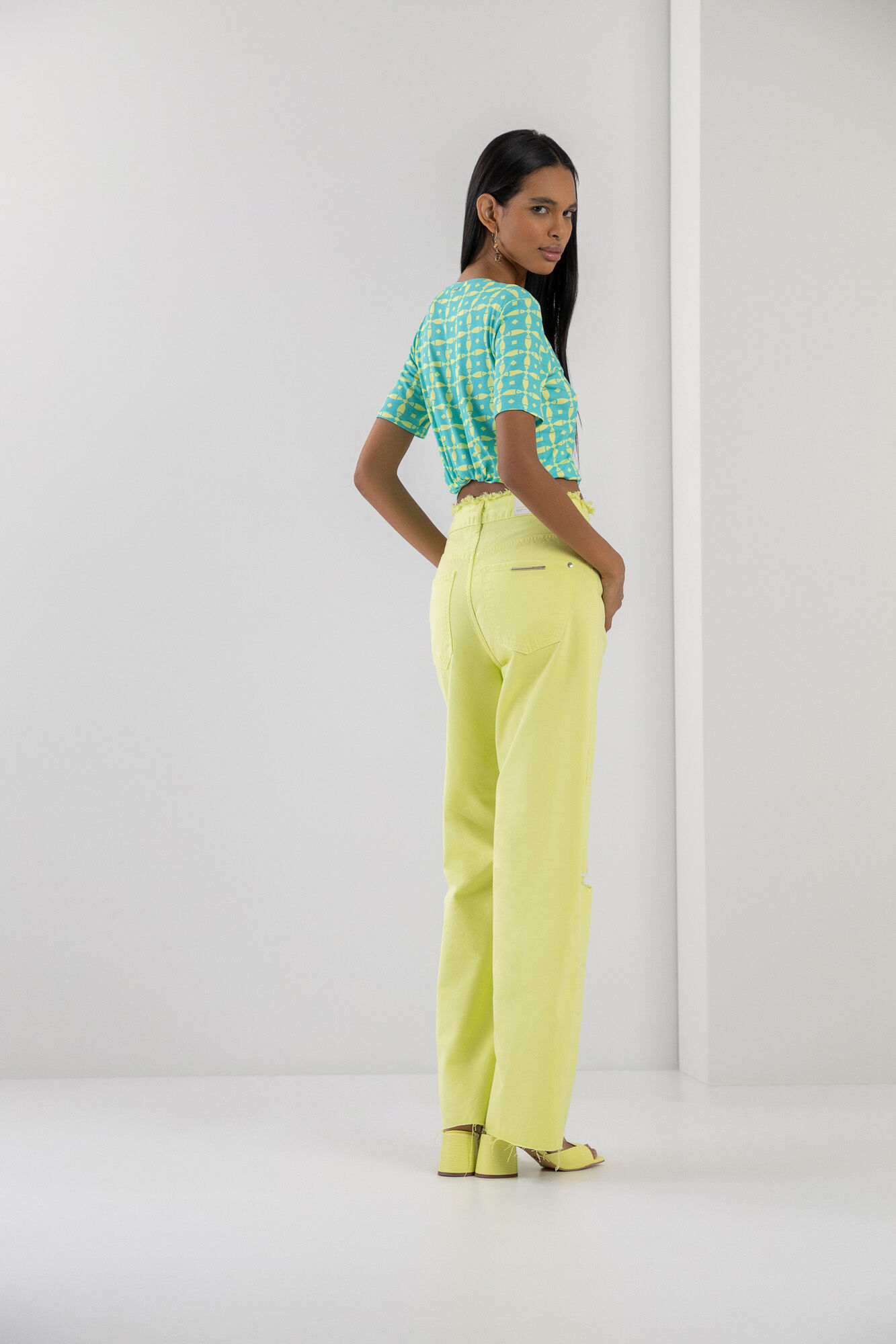 Blusa Manga Curta Estampada com Decote V, , large.