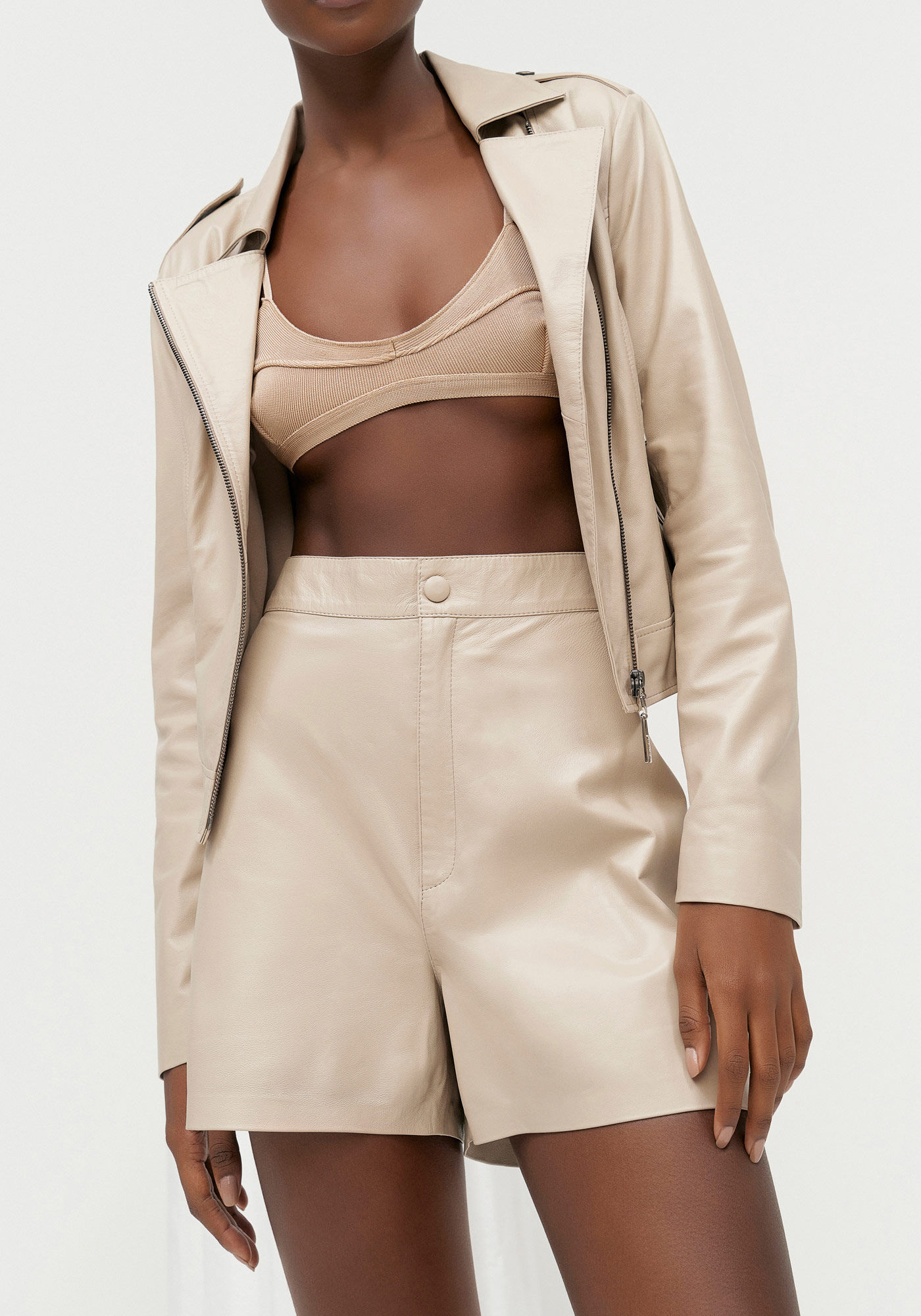 Shorts em Couro com Cintura Alta, , large.