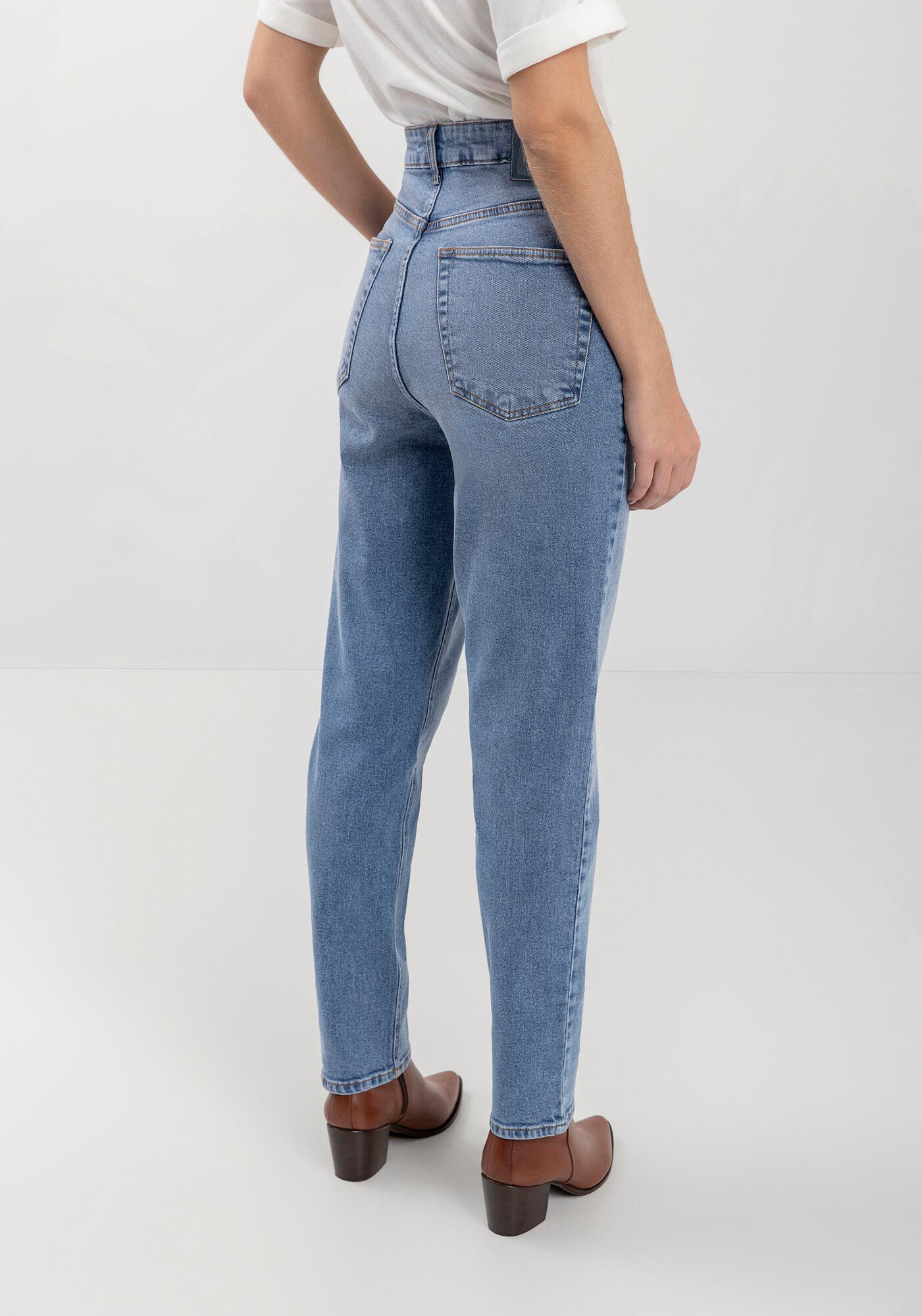 Cal&ccedil;a Jeans Mom Com Cintura Super Alta E Bolsos Funcionais, JEANS, large.