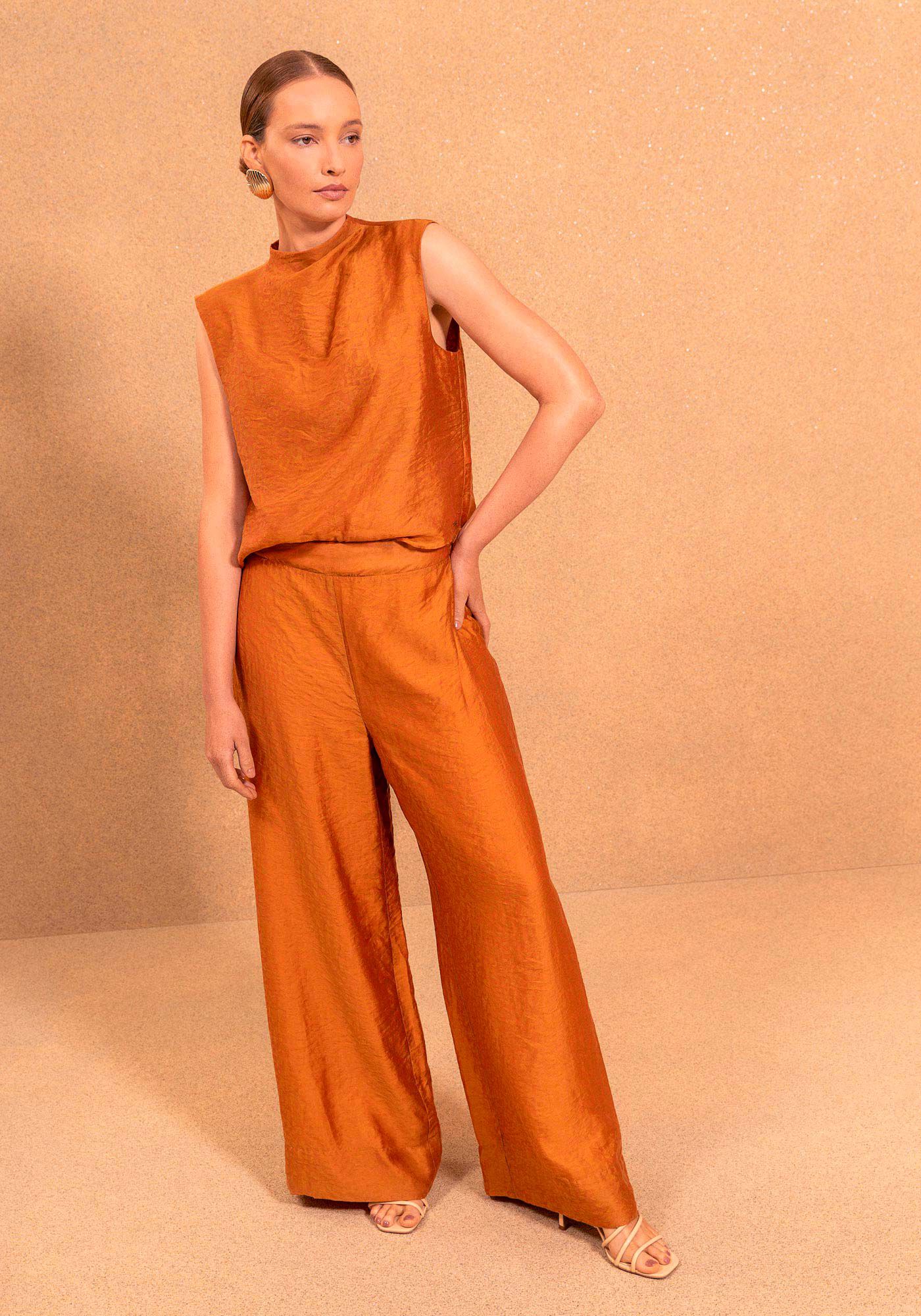 Blusa Sem Mangas Com Gola Alta Em Tecido Texturizado, BEGE GLAZED, large.