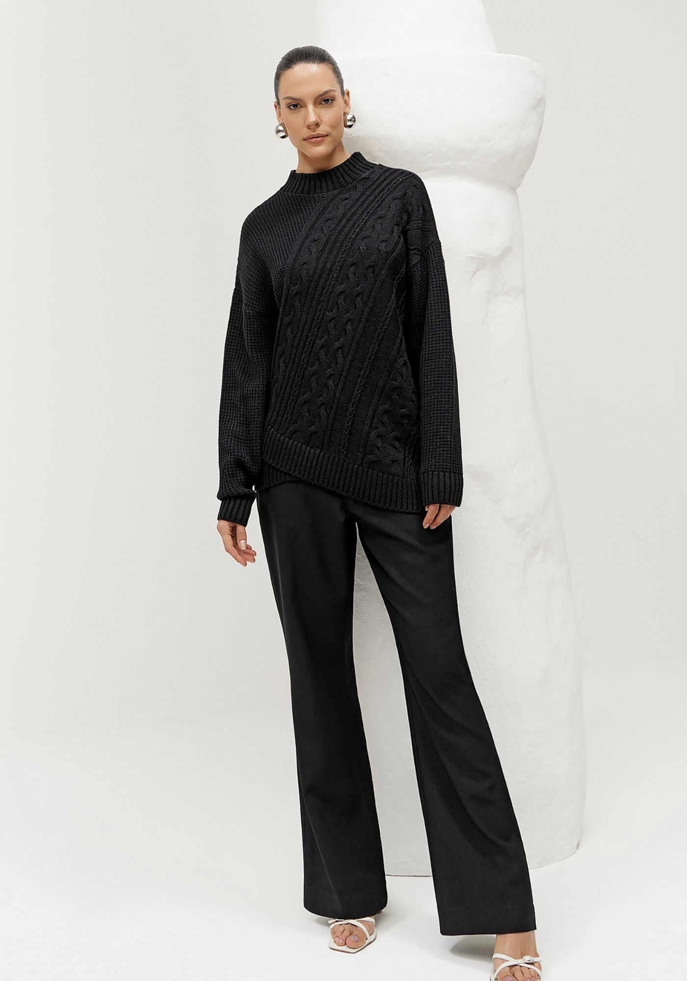 Blus&atilde;o em Tric&ocirc; Texturizado com Barra Transpassada, , large.