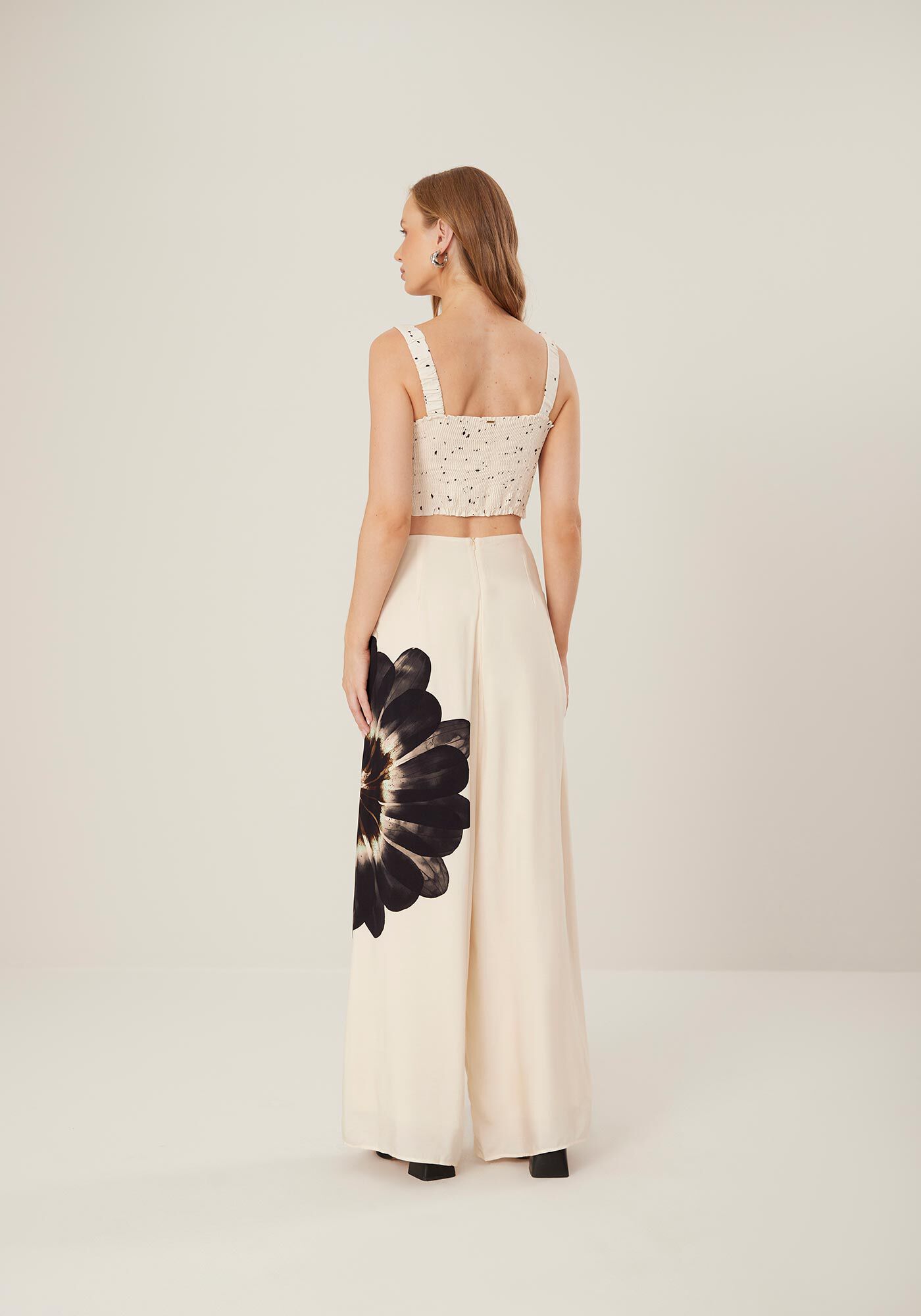 Blusa Cropped em Viscose Estampada com Decote Reto, , large.