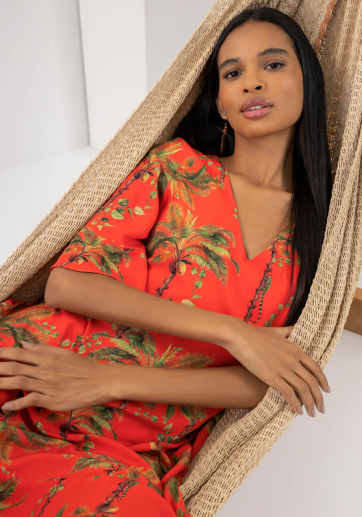 Vestido Curto Amplo em Viscose com Manga Flare, , large.