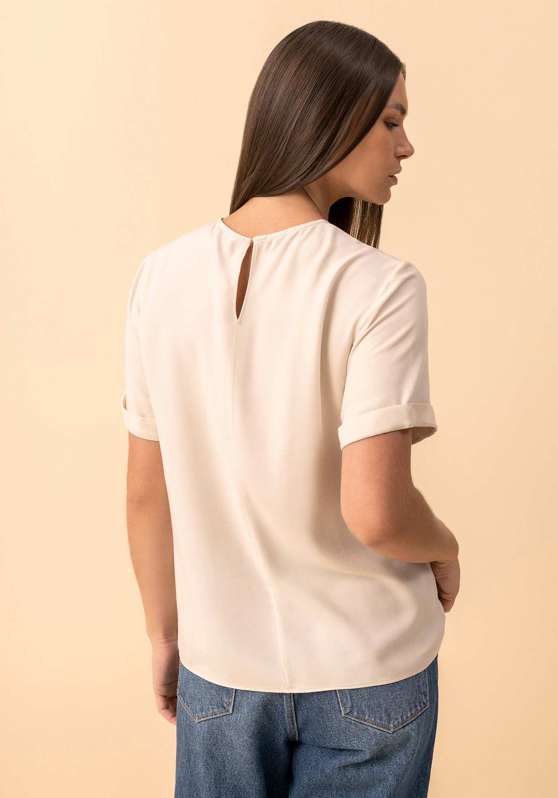 Blusa De Mangas Curtas Com Bordado Localizado Essential, BEGE ALHAMBRA. Blusa De Mangas Curtas Com Bordado Localizado Essential, BEGE ALHAMBRA, large.