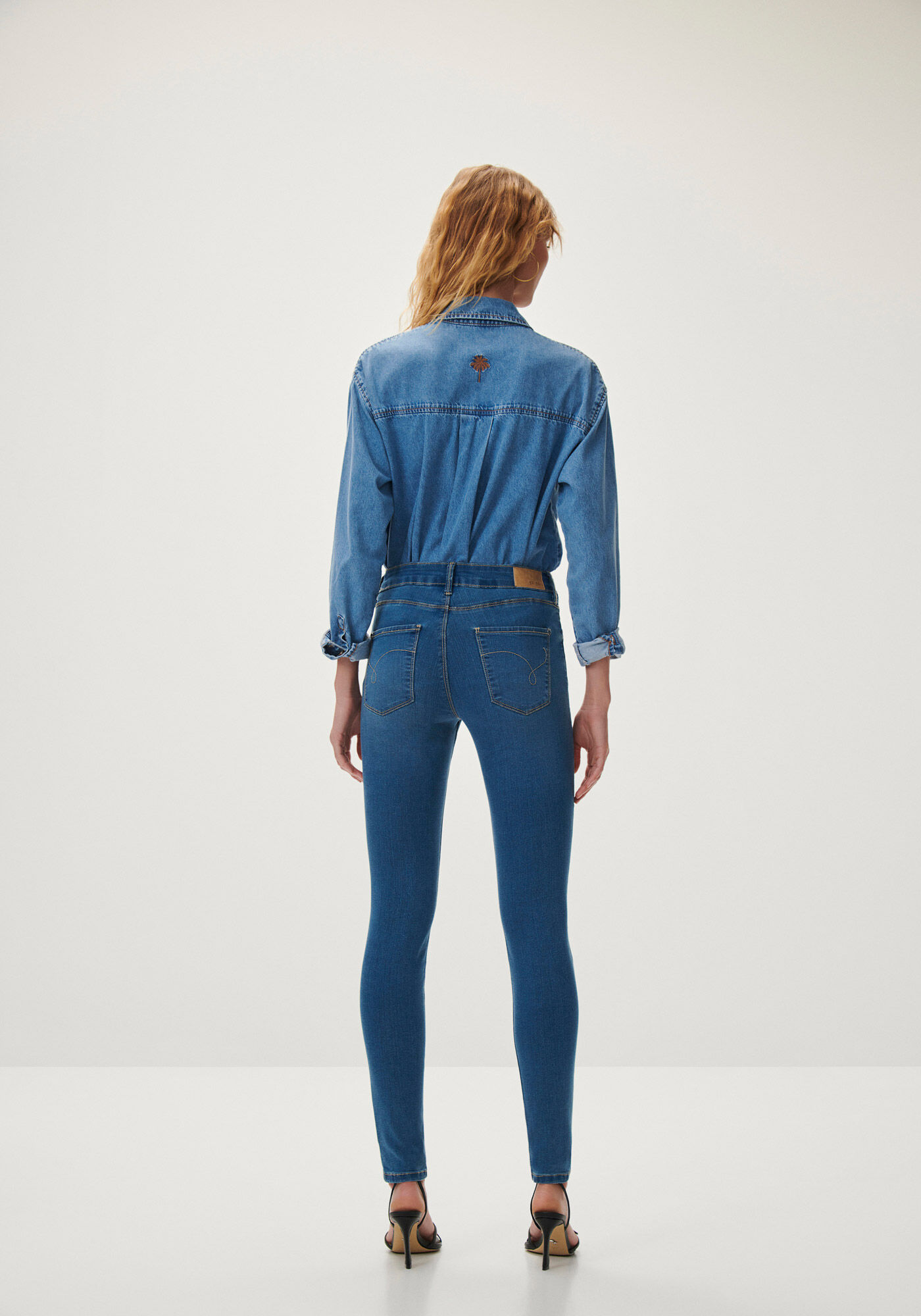 Cal&ccedil;a Jeans Skinny Cintura M&eacute;dia Estonada, , large.