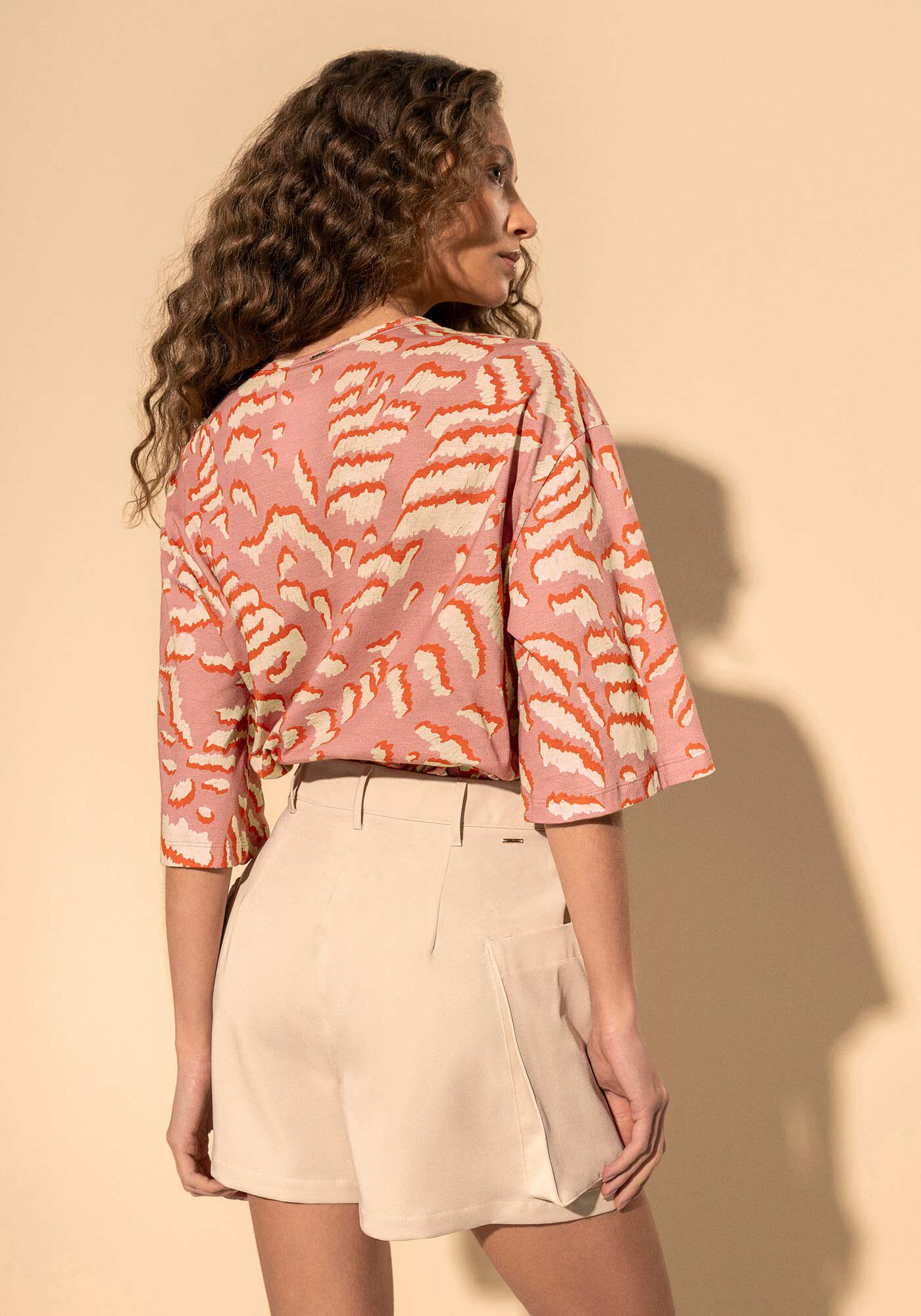 Shorts De Cintura M&eacute;dia Com Bolsos Laterais E Passantes, BEGE ALHAMBRA, large.