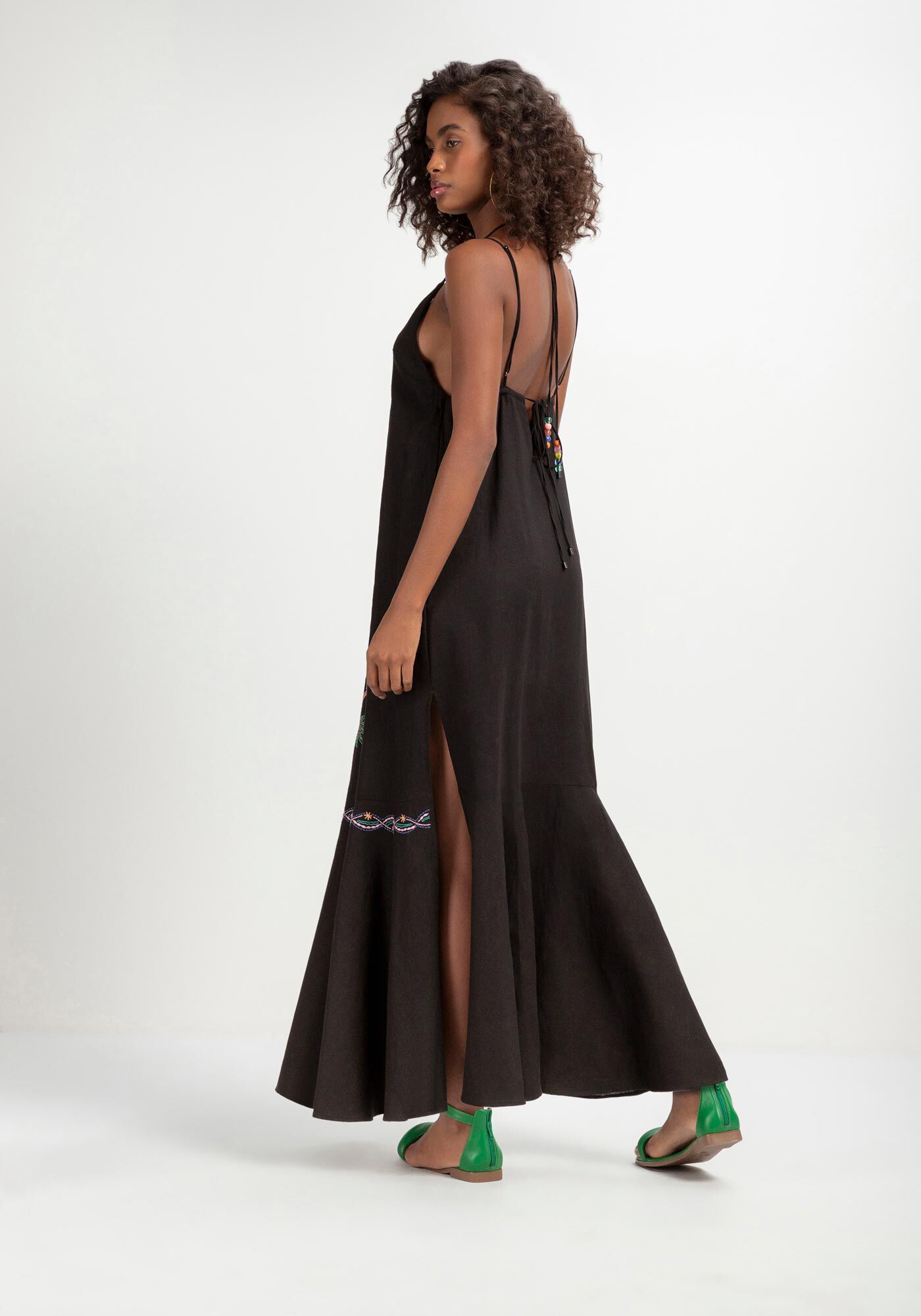 Vestido Longo em Linho com Bordado Lez a Lez