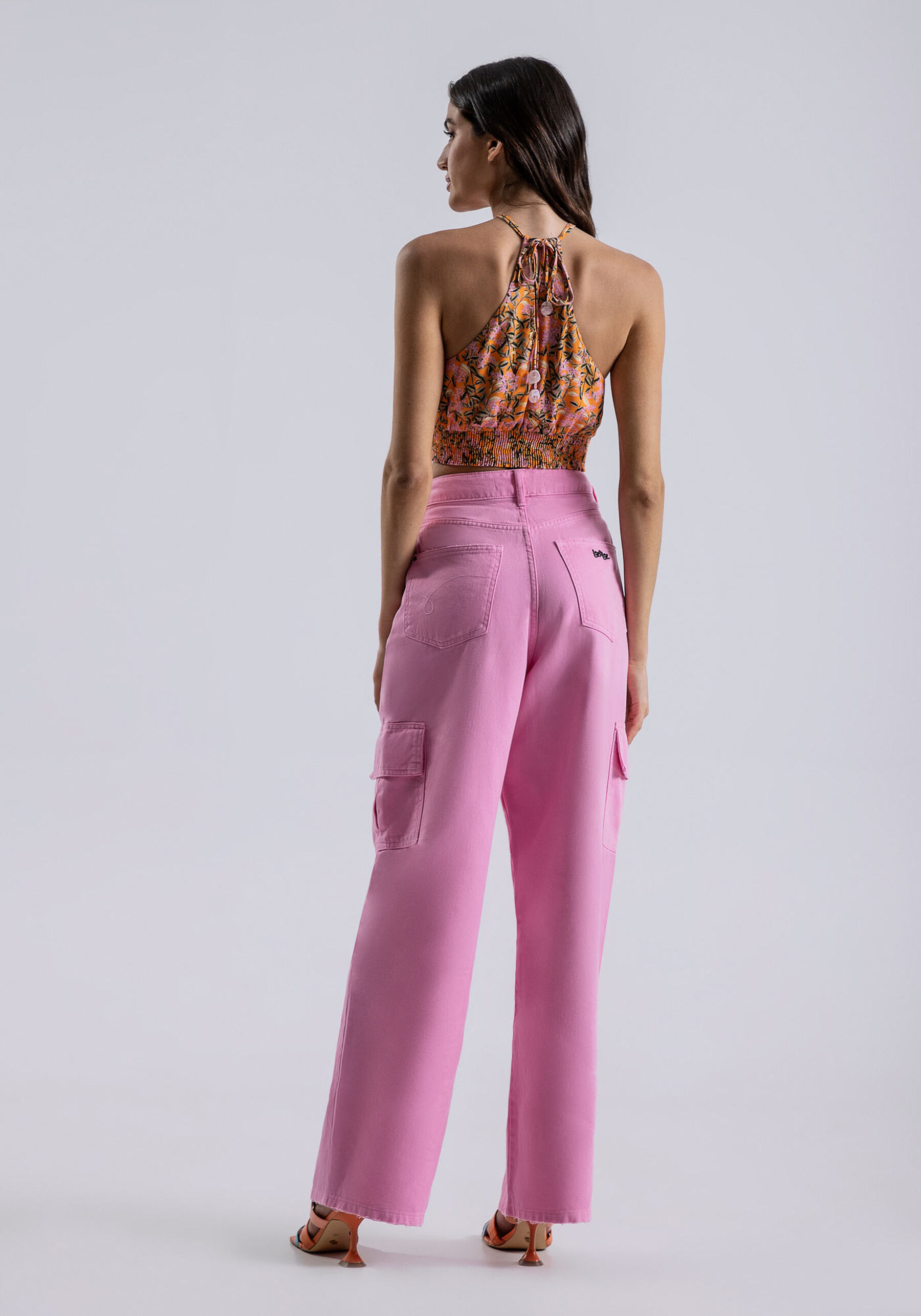 Calça Sarja Wide Leg com Bolso Cargo, ROSA FABULOUS. Calça Sarja Wide Leg com Bolso Cargo, ROSA FABULOUS, large.