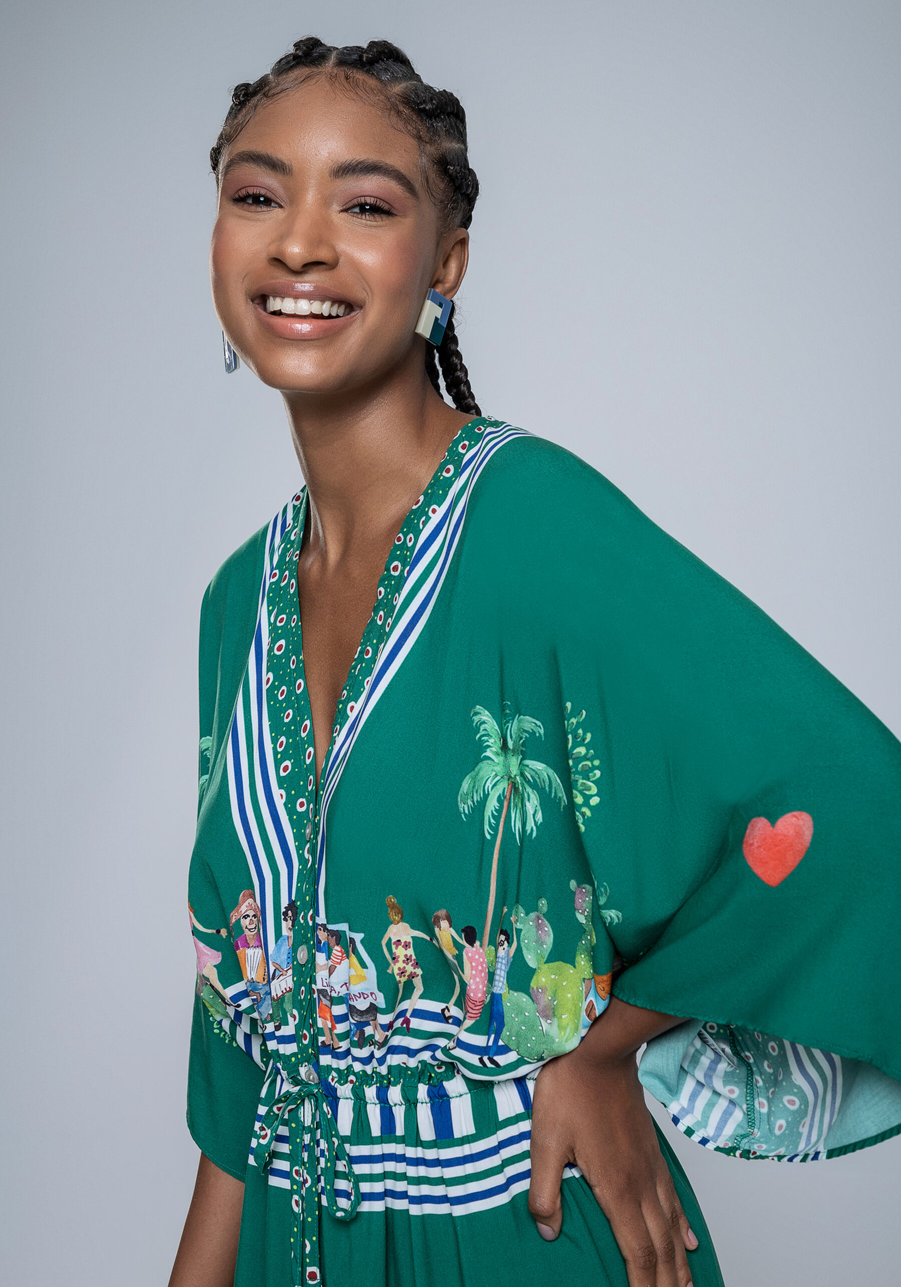 Vestido Mangas 3/4 Midi em Viscose Amplo, FESTA DE RUA. Vestido Mangas 3/4 Midi em Viscose Amplo, FESTA DE RUA, large.