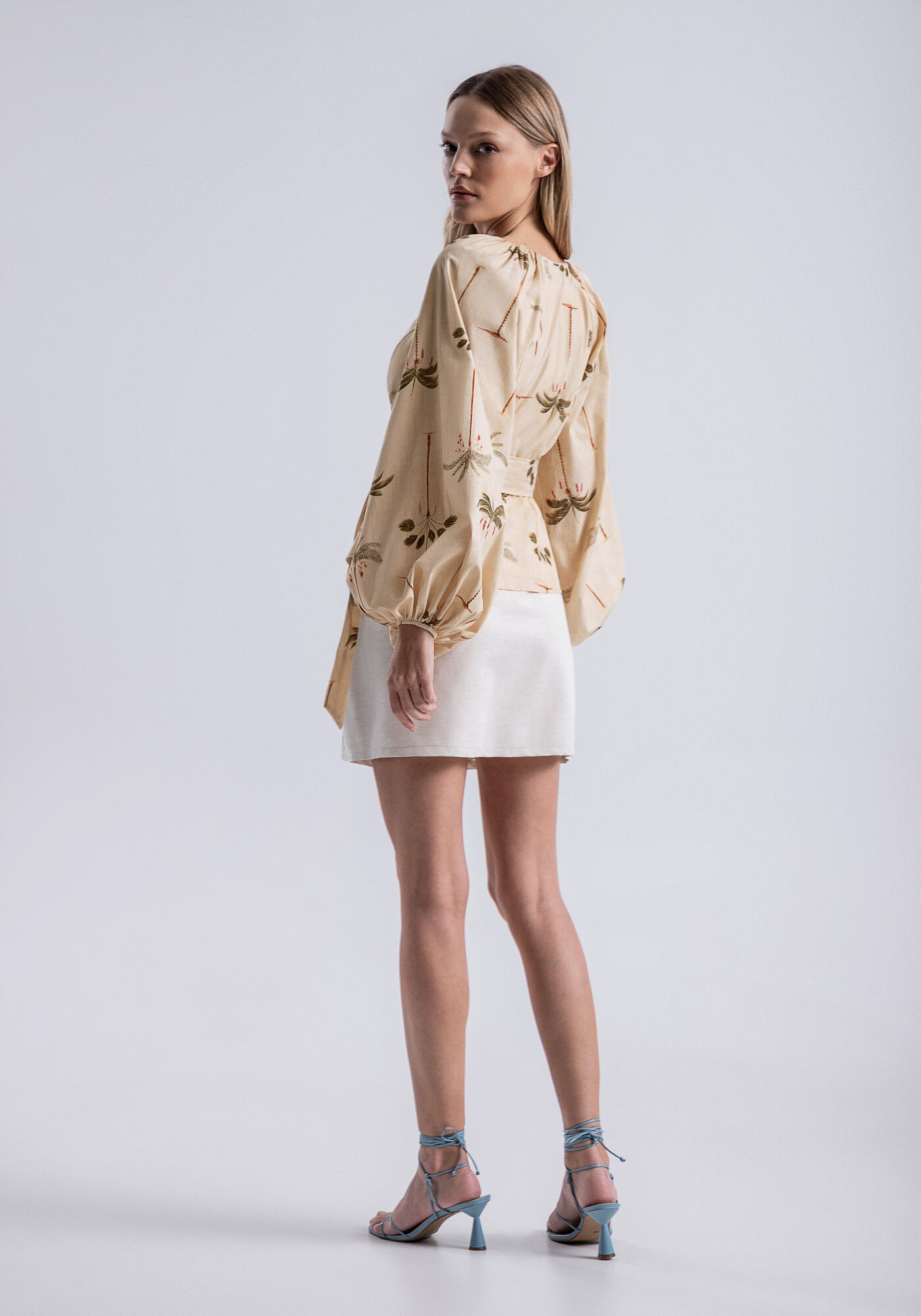 Blusa Manga M&aacute;xi em Tecido Atlanta com Cinto, , large.