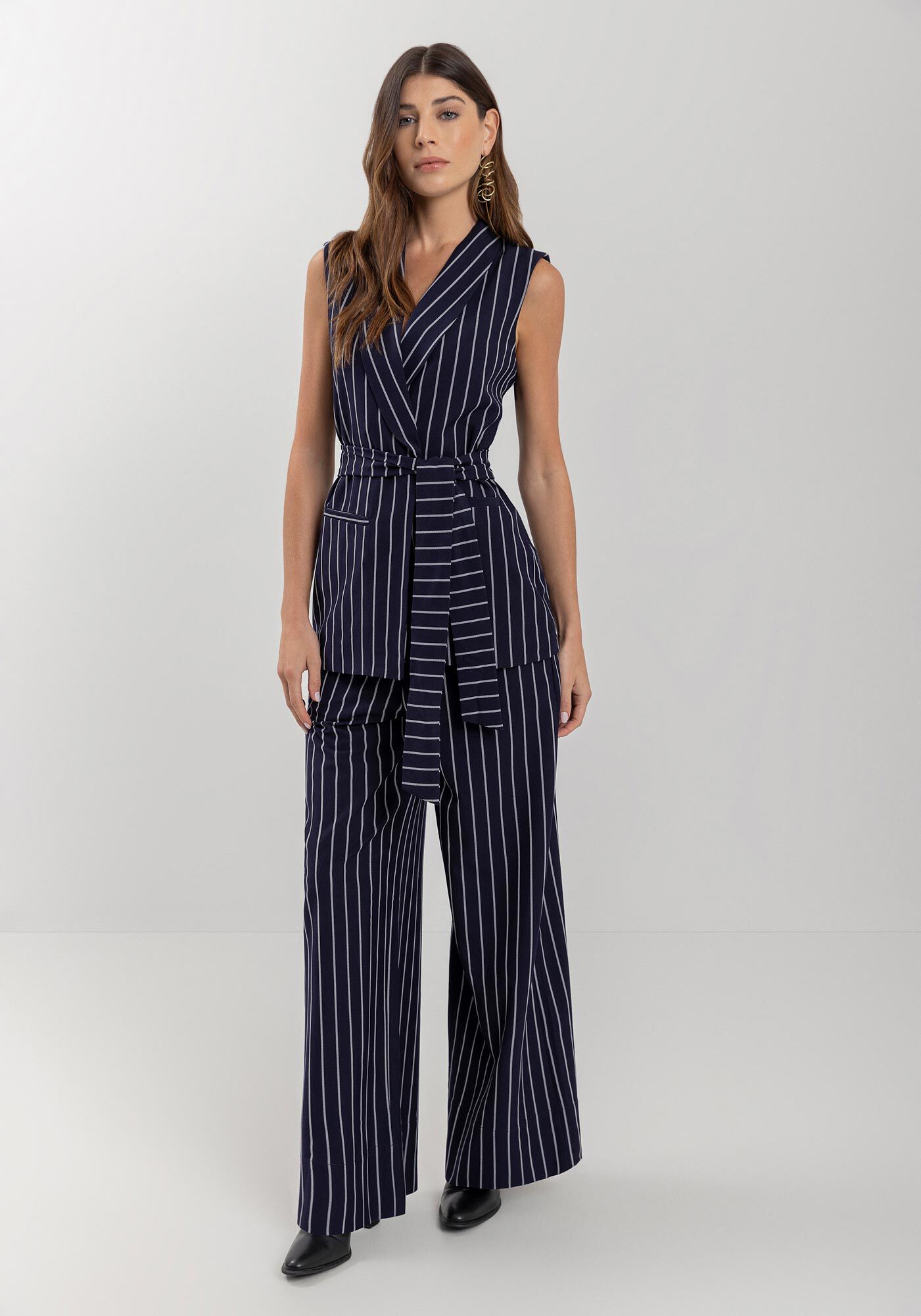 Colete Em Alfaiataria Com Riscas De Giz E Faixa Ajust&aacute;vel, , large.