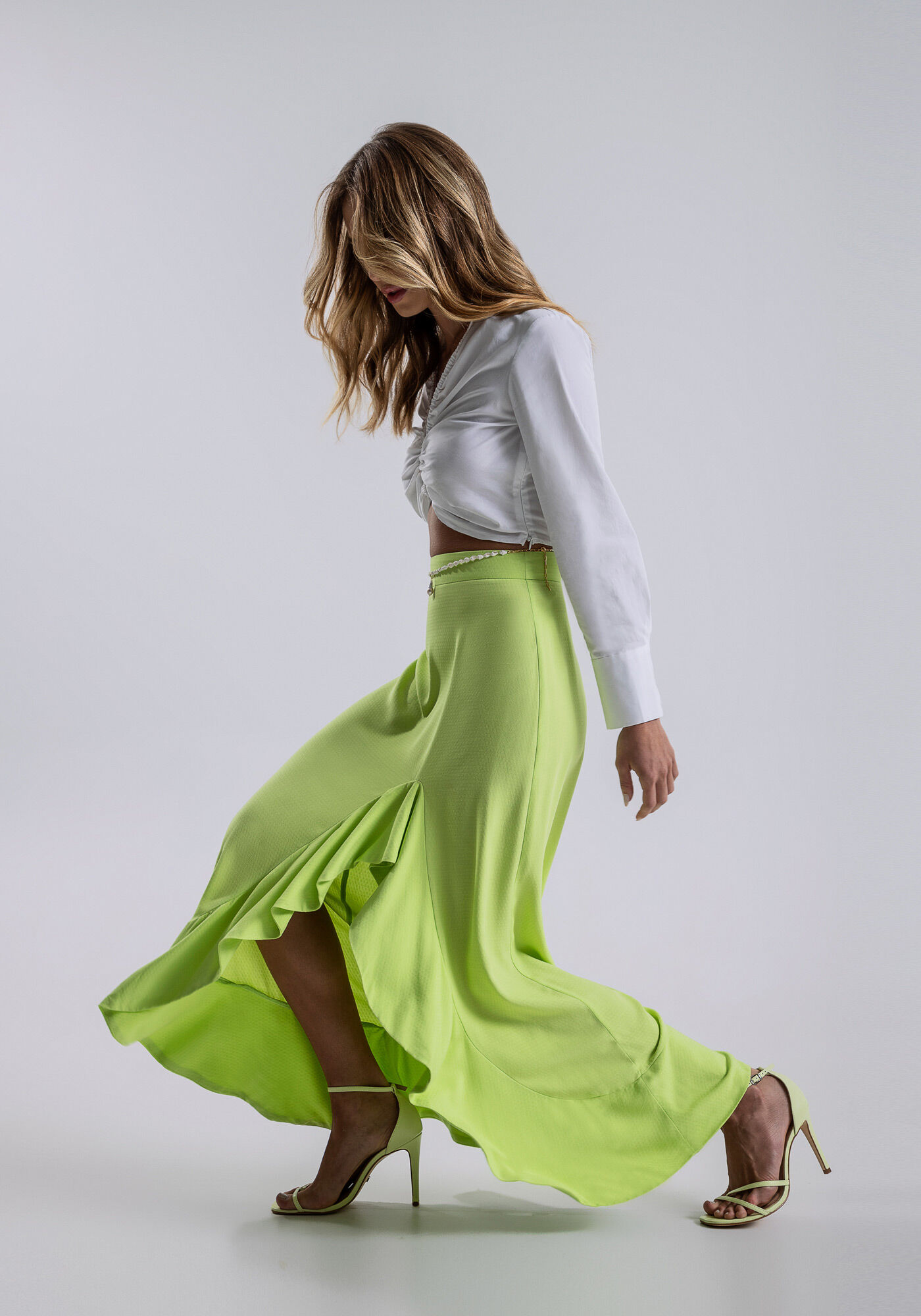 Saia Midi Viscose Stars com Babado Fenda, VERDE NINFA, large.