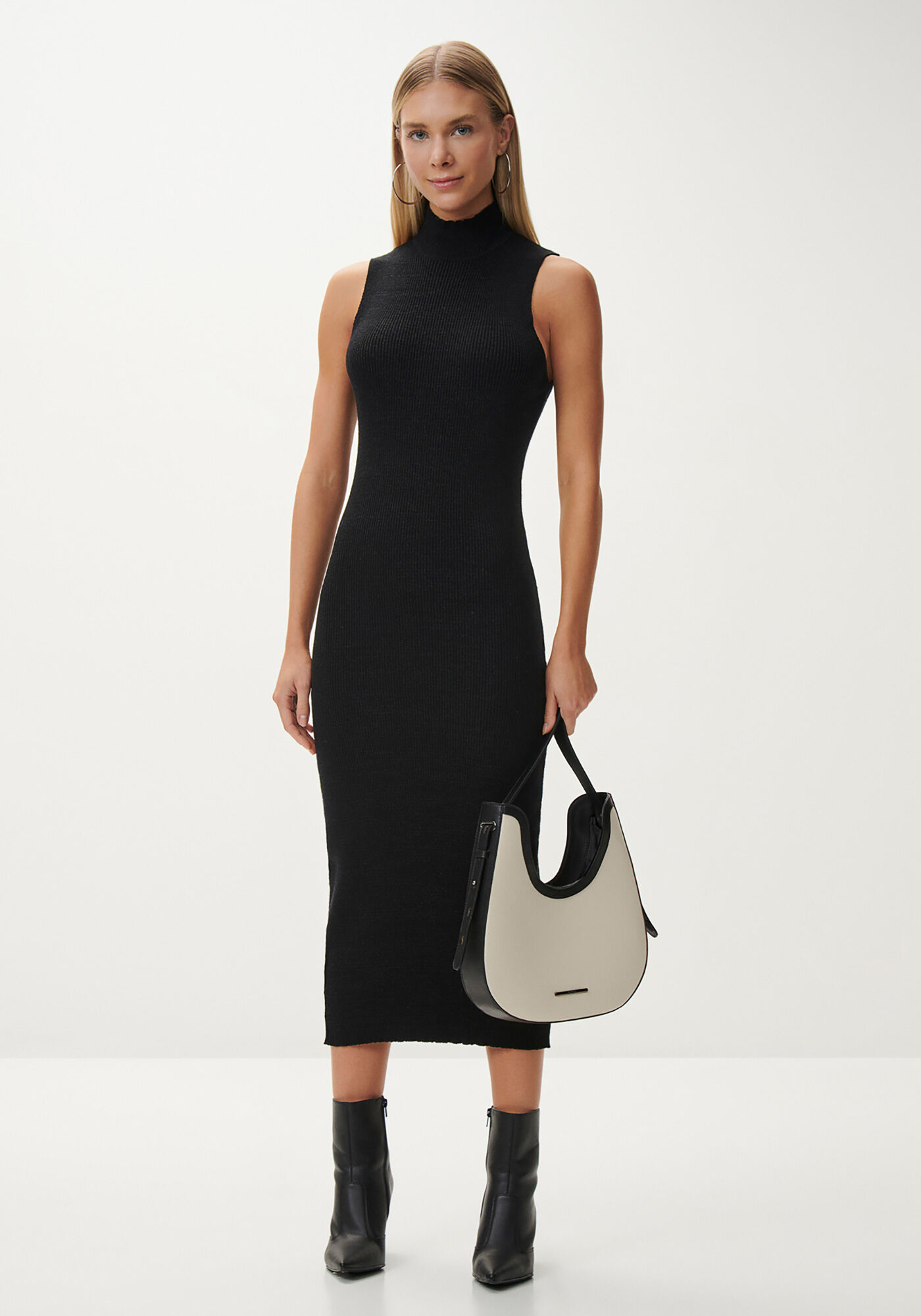 Vestido justo sale gola alta