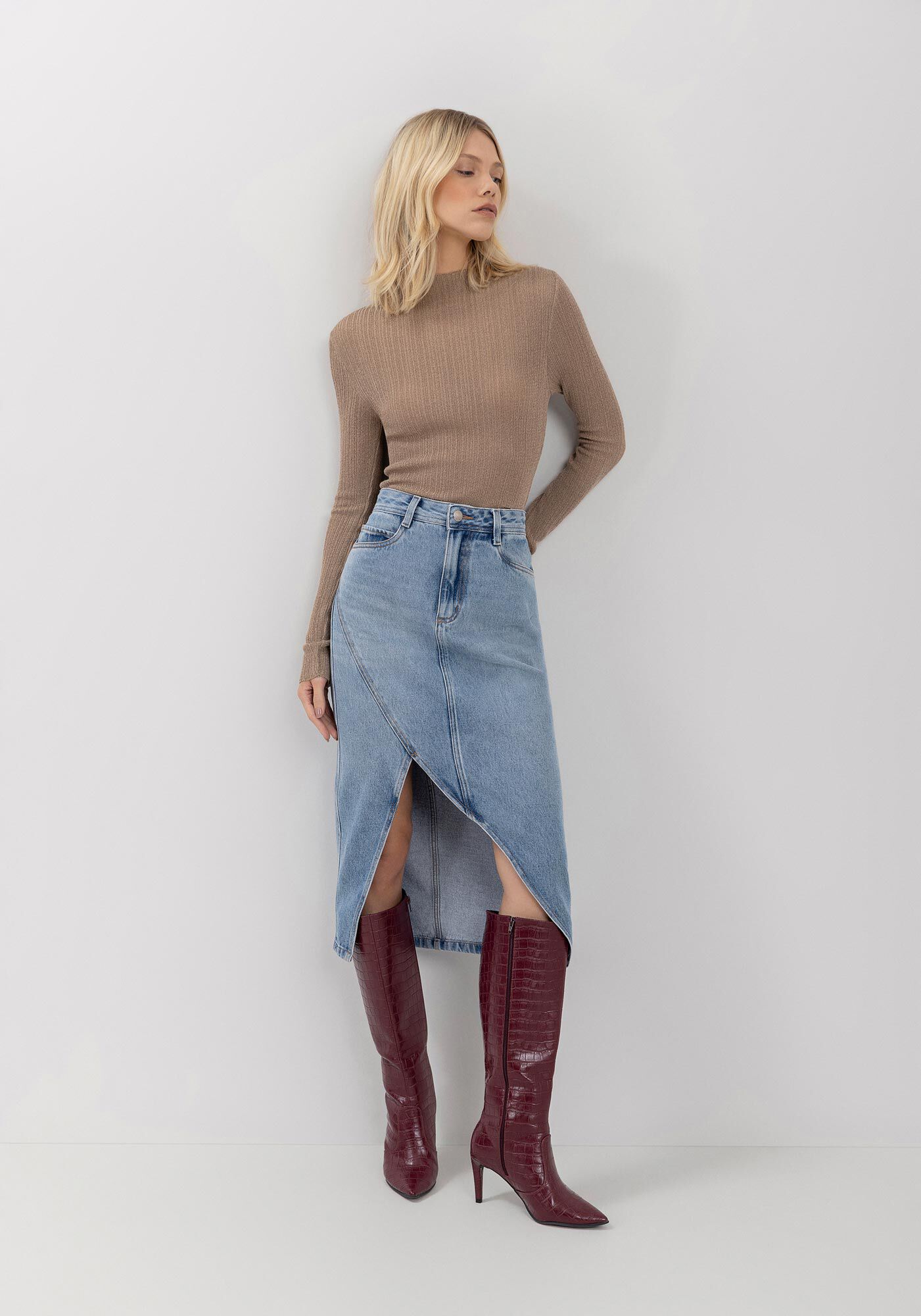 Saia Jeans Midi Com Cintura Alta E Fenda Assim&eacute;trica, JEANS, large.