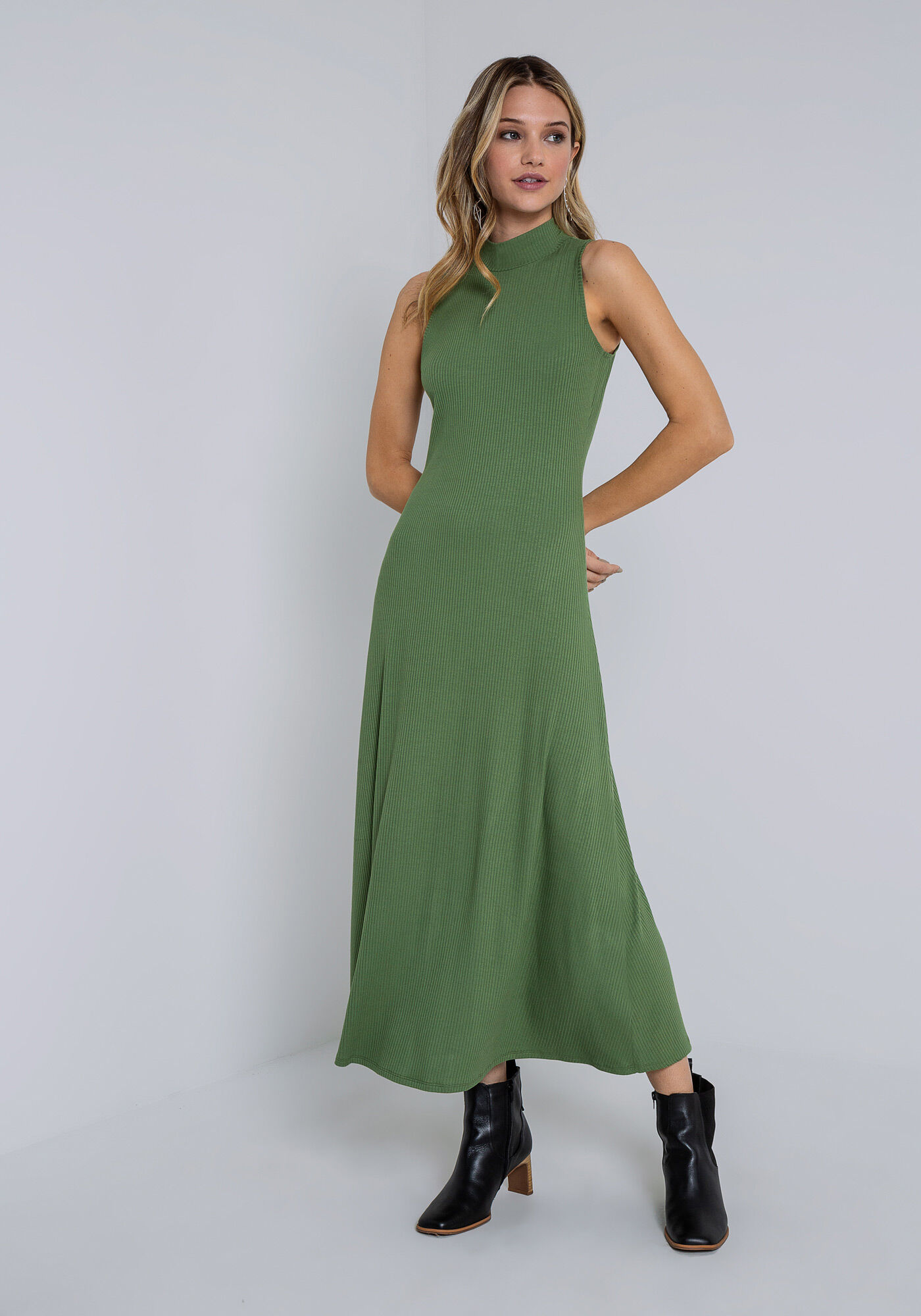 Vestido Midi em Malha Canelada Gola Alta Lez a Lez