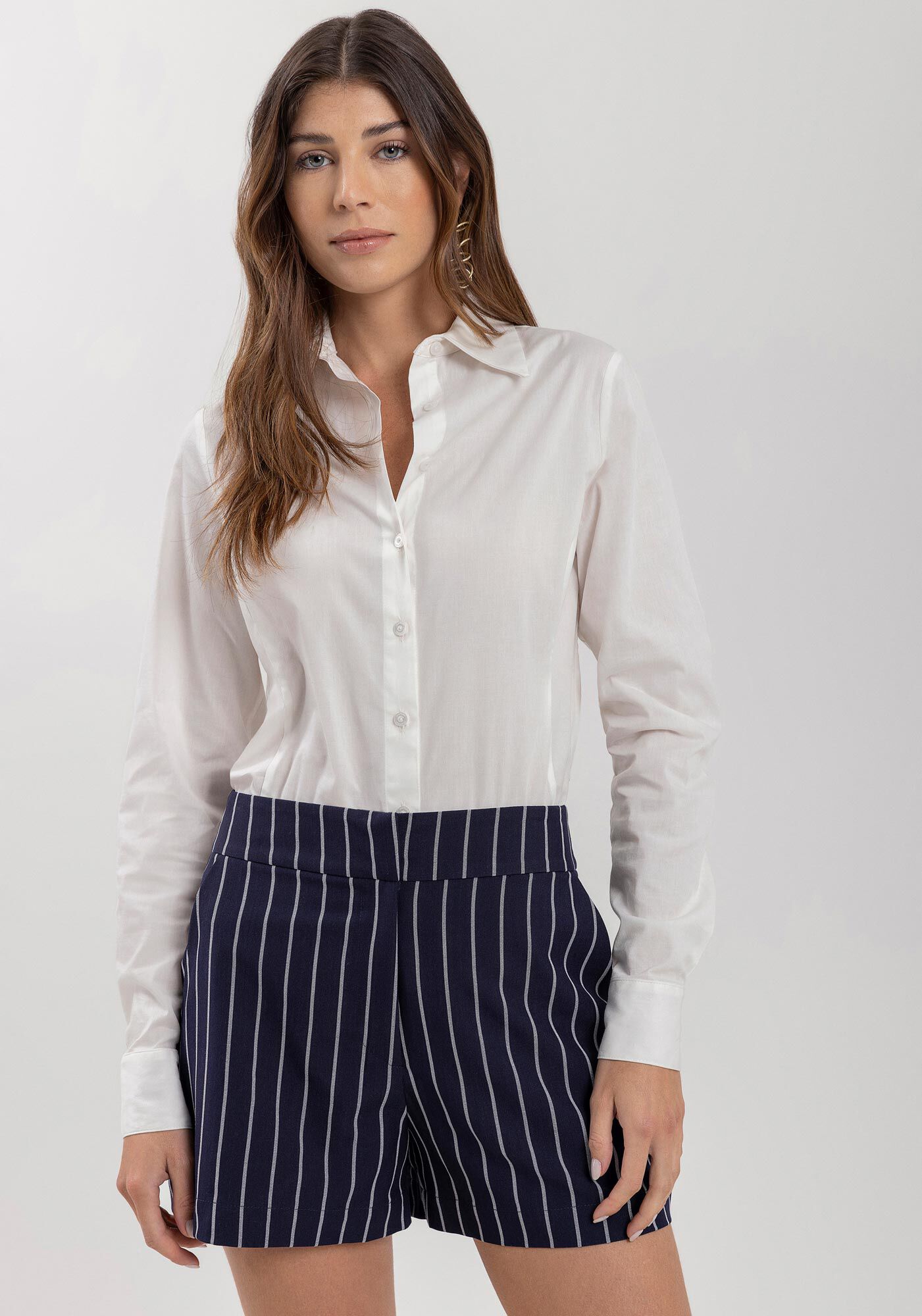 Shorts Curto De Cintura Alta Em Alfaiataria Risca De Giz, MARINHO DEEP BLUE, large.