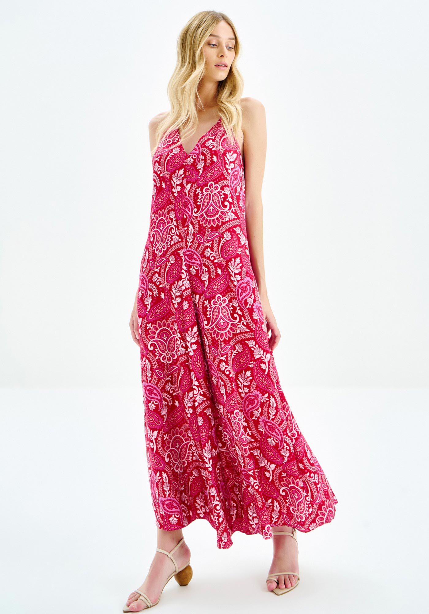 Vestido Midi Ampla com Al&ccedil;as e Prega Frontal, , large.