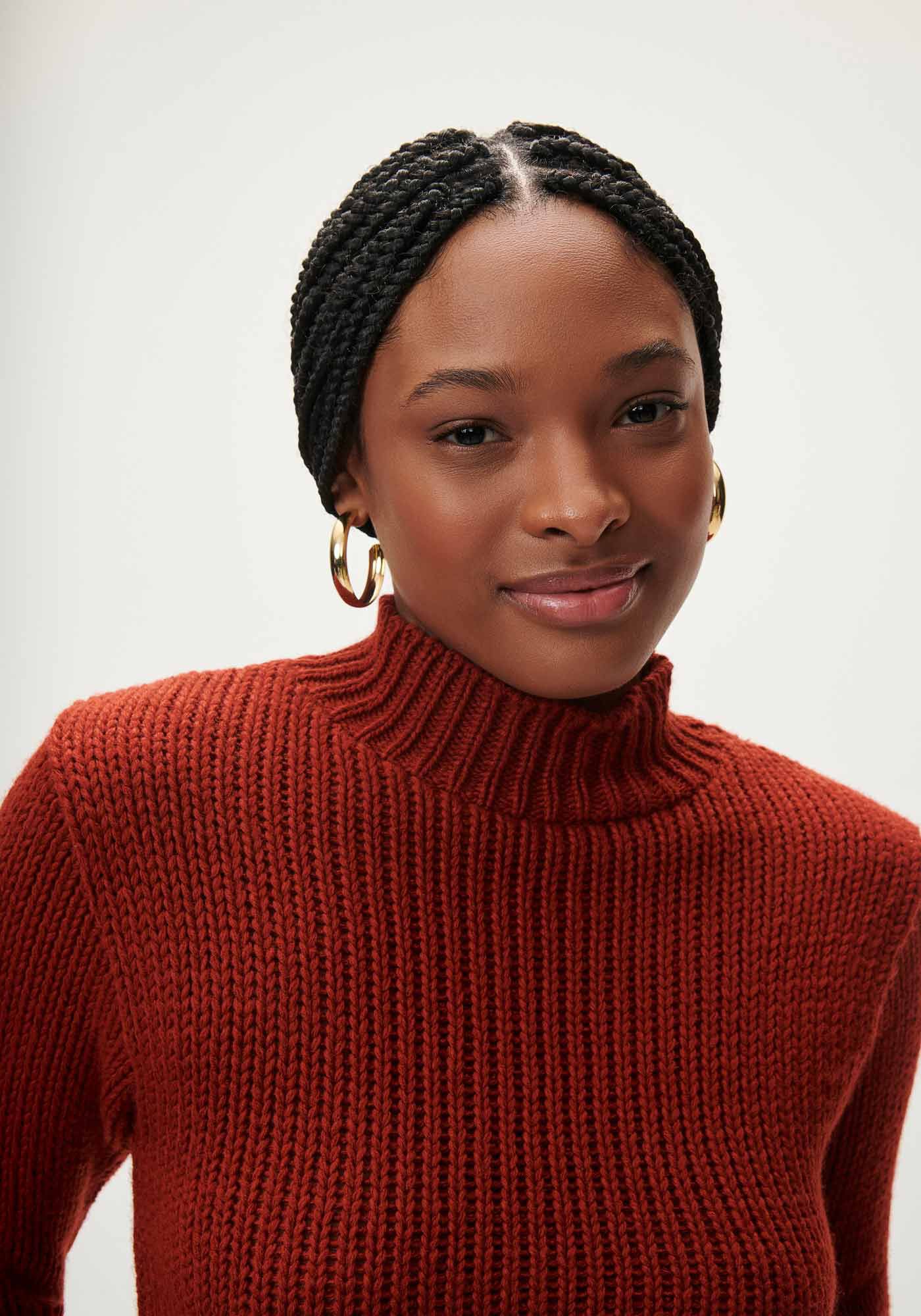 Blus&atilde;o Gola Alta em Tric&ocirc; com Detalhe Mangas, MARROM MUSTANG, large.