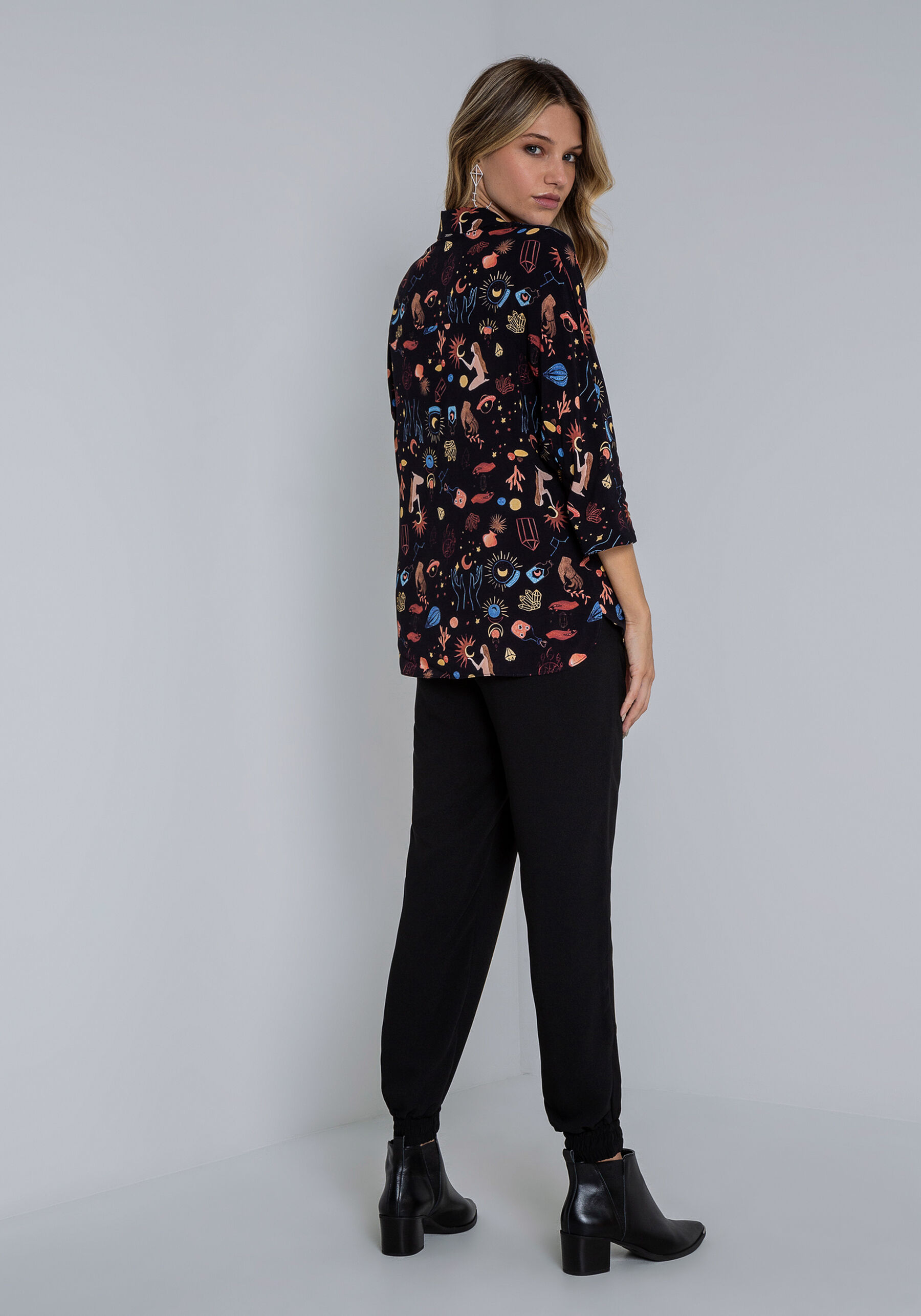 Camisa Manga 3/4 em Viscose Estampada, ENIGMA. Camisa Manga 3/4 em Viscose Estampada, ENIGMA, large.