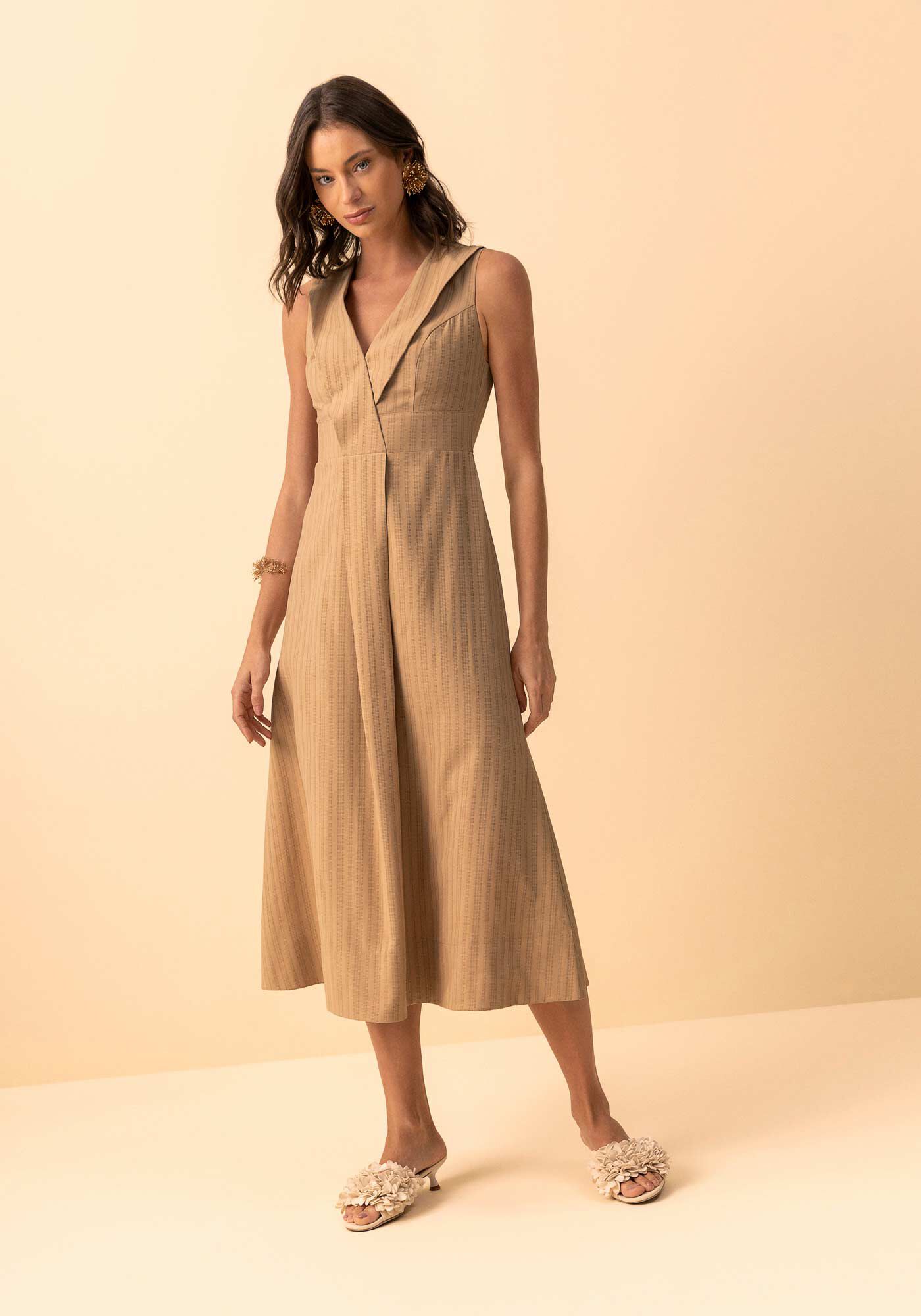 Vestido Ch&aacute; Evas&ecirc; Com Decote Em V E Z&iacute;per Posterior, BEGE BISCUIT, large.