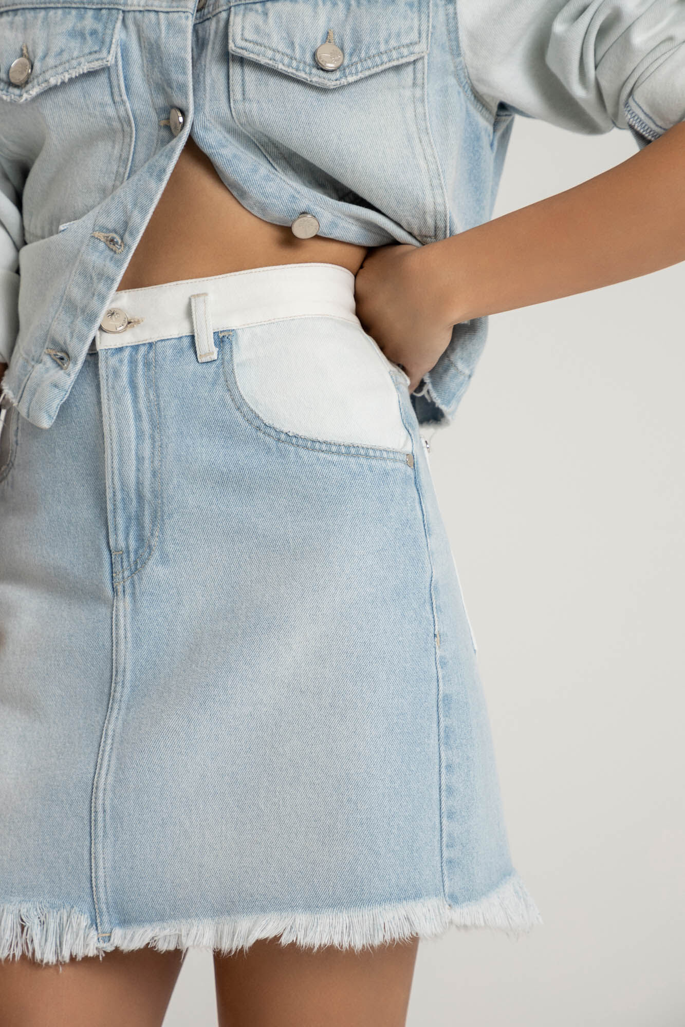 Saia Jeans Curta com Recortes Duo, JEANS, large.