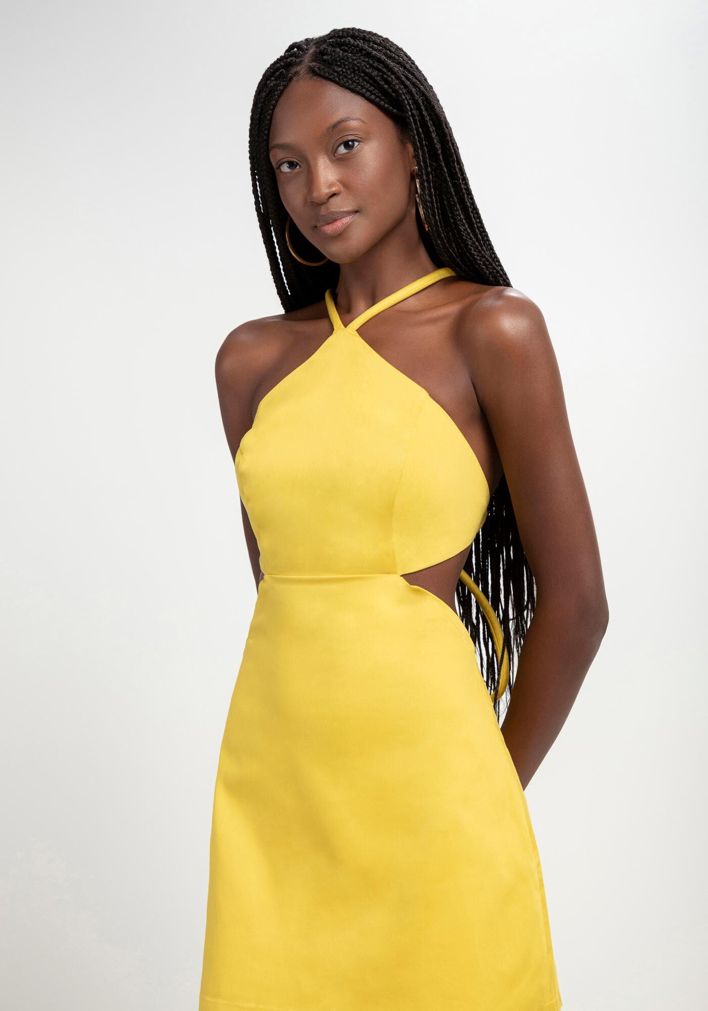 Vestidos costas shop abertas curtos