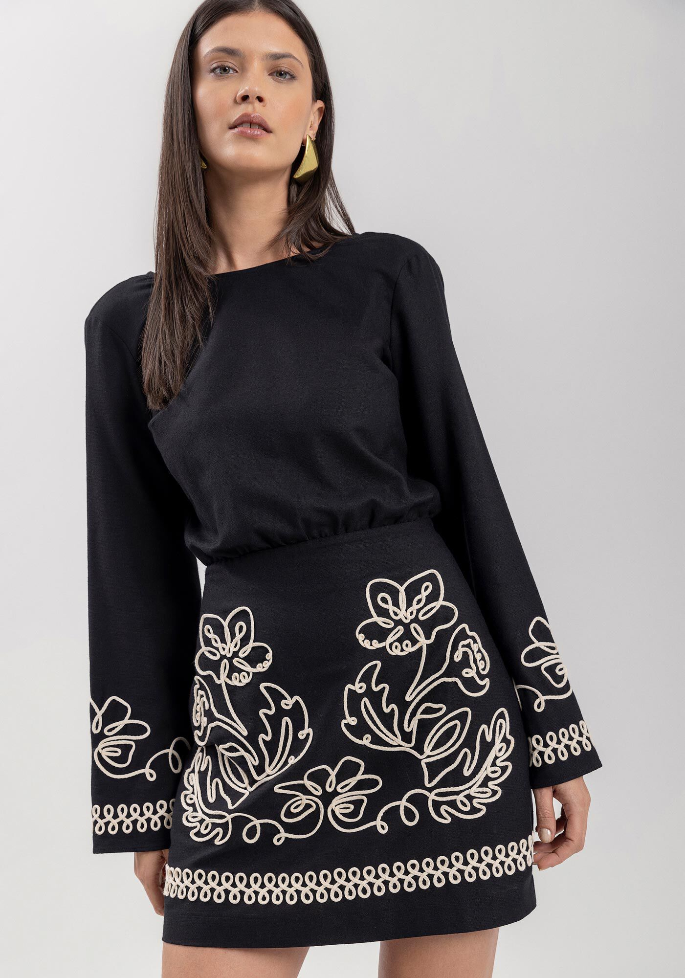 Vestido Curto De Mangas Longas Com Bordados Em Relevo, , large.