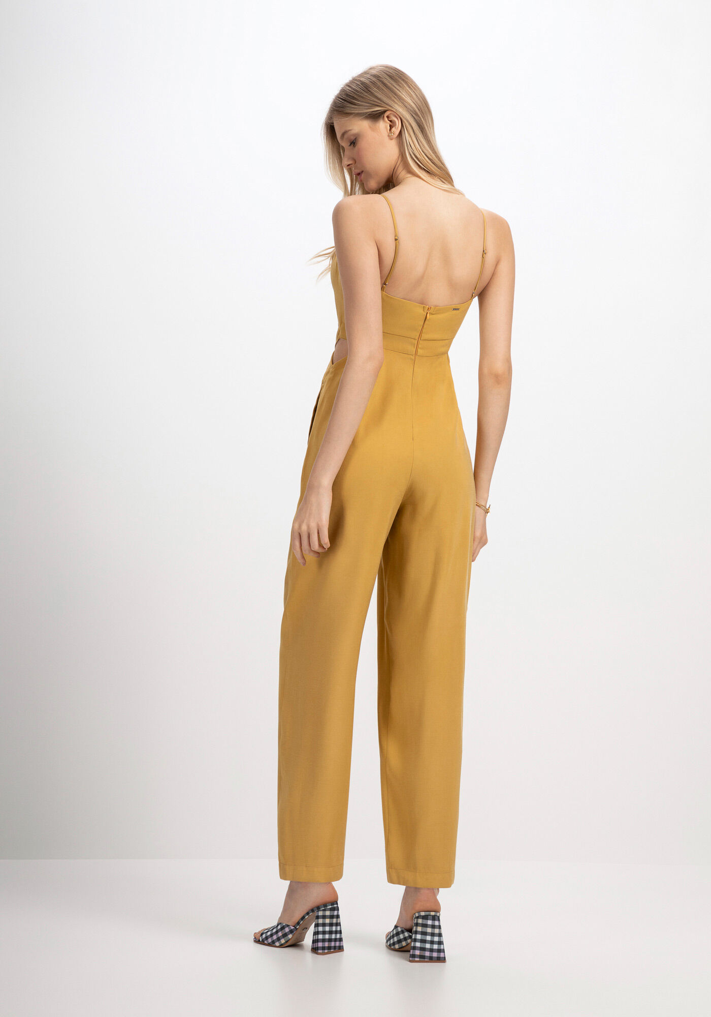 Macac&atilde;o Longo com Decote Reto e Cut Out, , large.