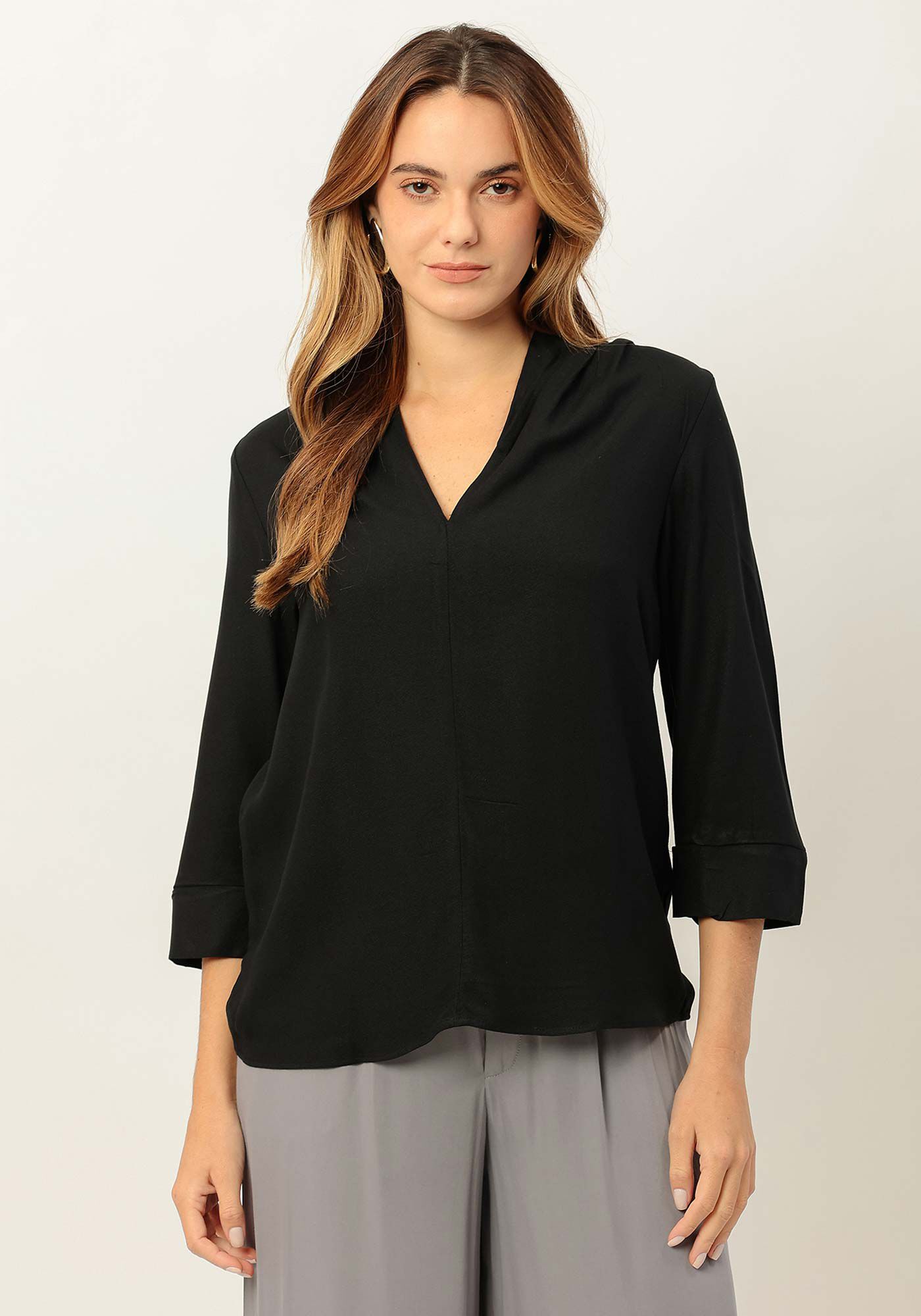 Blusa Decote V em Crepe com Pregas Ombros, , large.