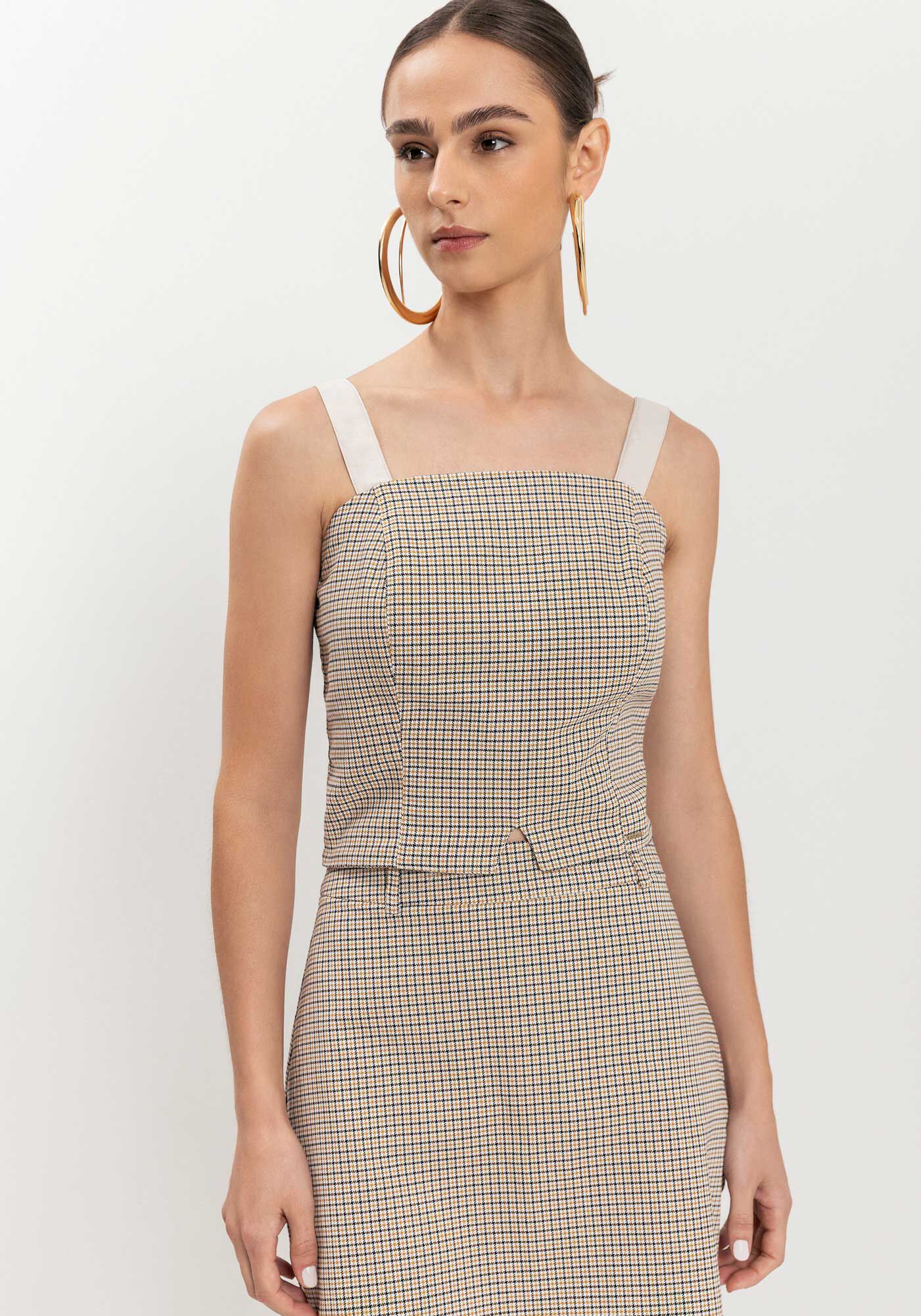 Blusa Curta Com Al&ccedil;as Em PU E Abertura Frontal, , large.