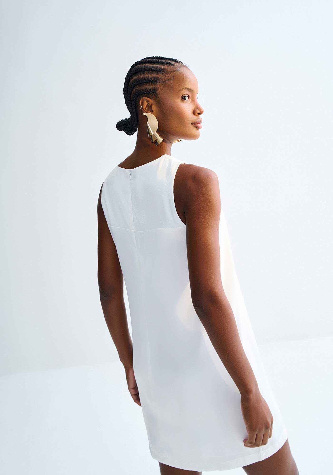 Vestido Curto Reto com Cut Out Decote, , large.