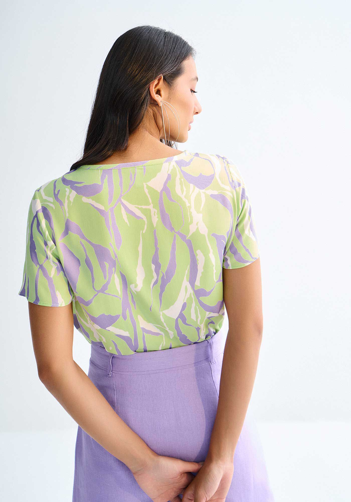 Blusa Manga Curta em Tecido Plano com Strass Decote, , large.