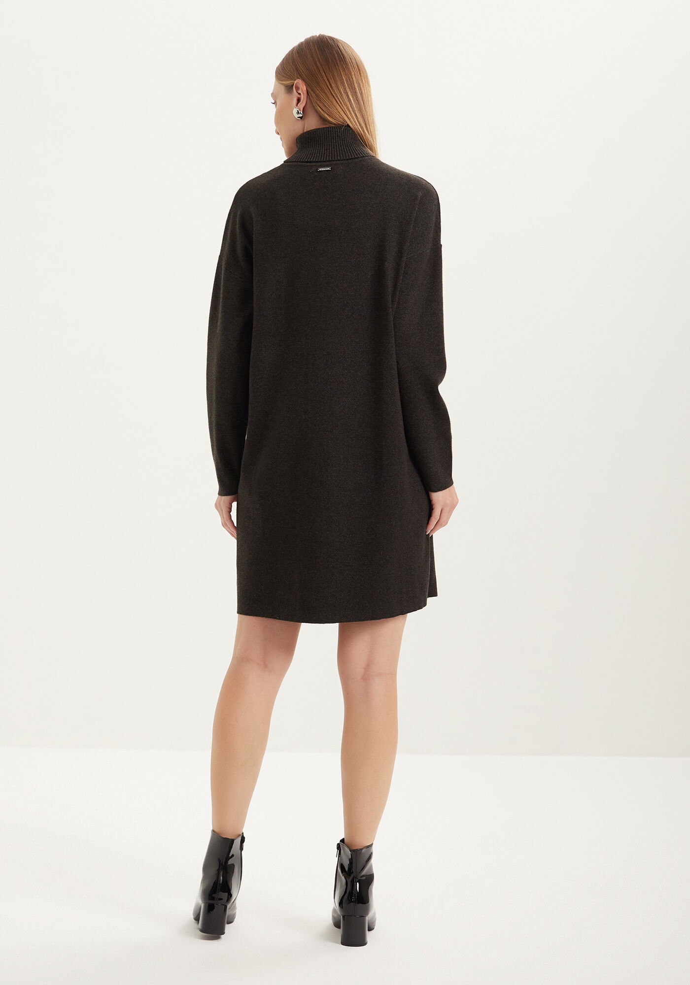 Vestido Curto De Mangas Longas Com Gola Alta Em Tric&ocirc;, , large.