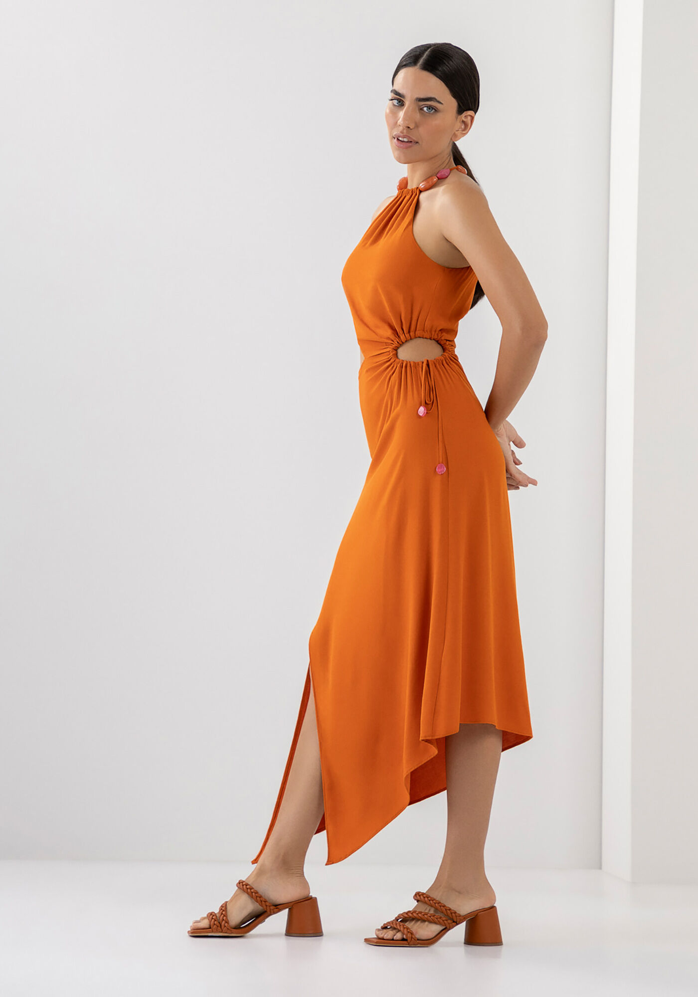 Vestido 2025 midi marrom