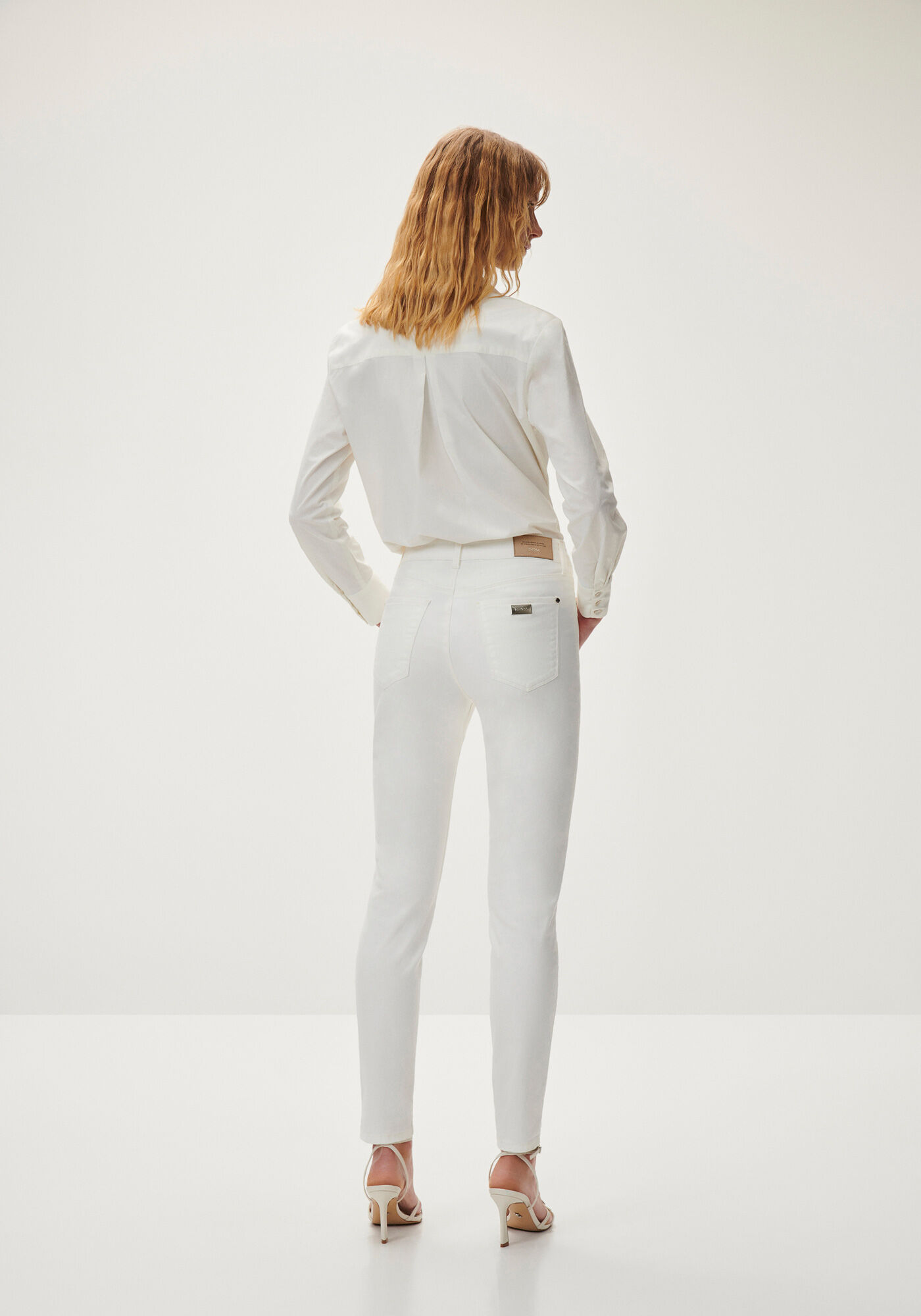 Cal&ccedil;a Sarja Skinny Cropped Off-White Bordada, , large.