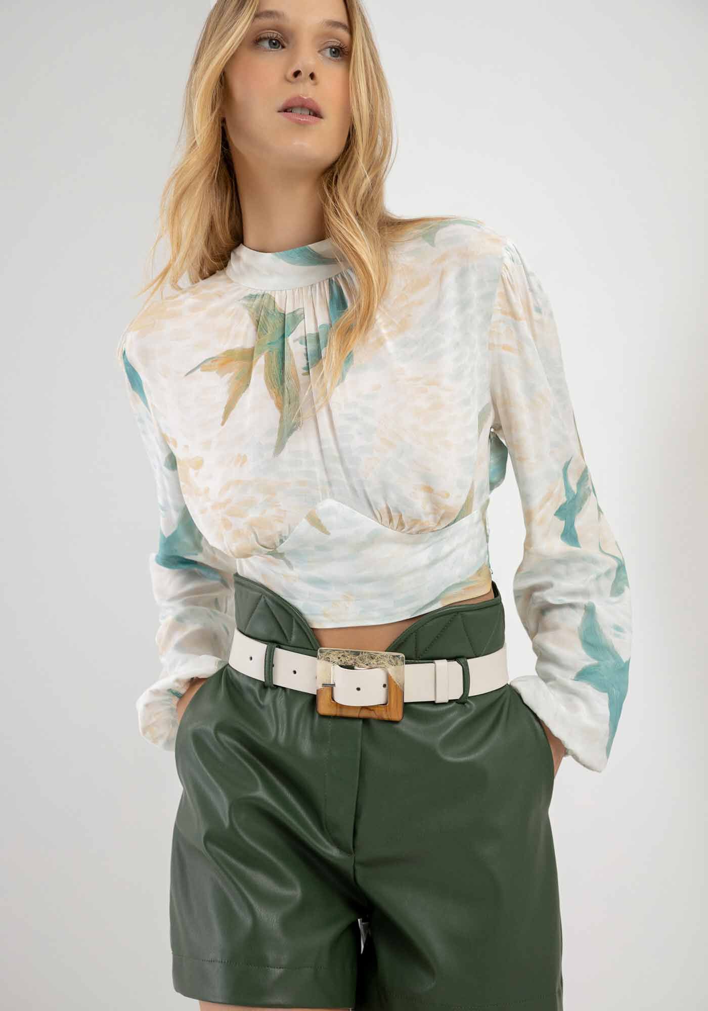 Shorts Cintura Alta em PU com Detalhe C&oacute;s, VERDE TURFA, large.