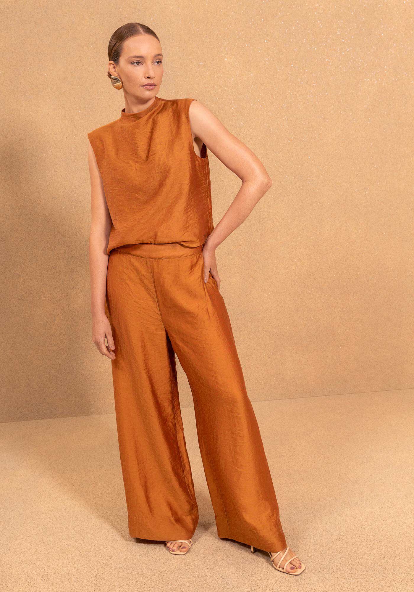 Cal&ccedil;a Reta Com Cintura Alta E El&aacute;stico Em Tecido Texturizado, BEGE GLAZED, large.