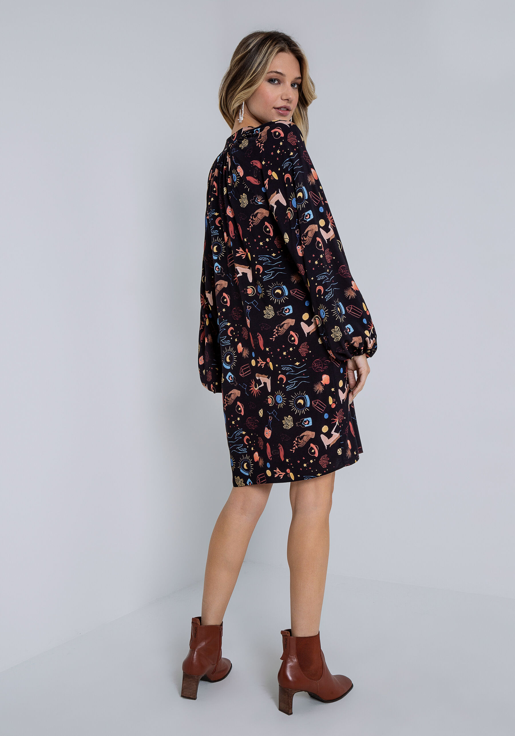 Vestido Curto Manga Bufante e Cinto, ENIGMA. Vestido Curto Manga Bufante e Cinto, ENIGMA, large.