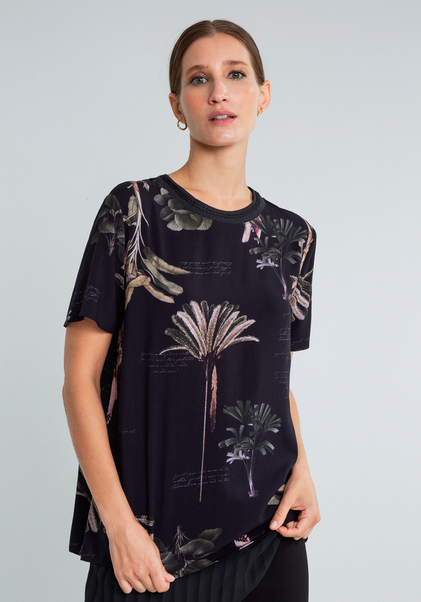 Blusa Detalhe Gola Estampada, POESIA, large.