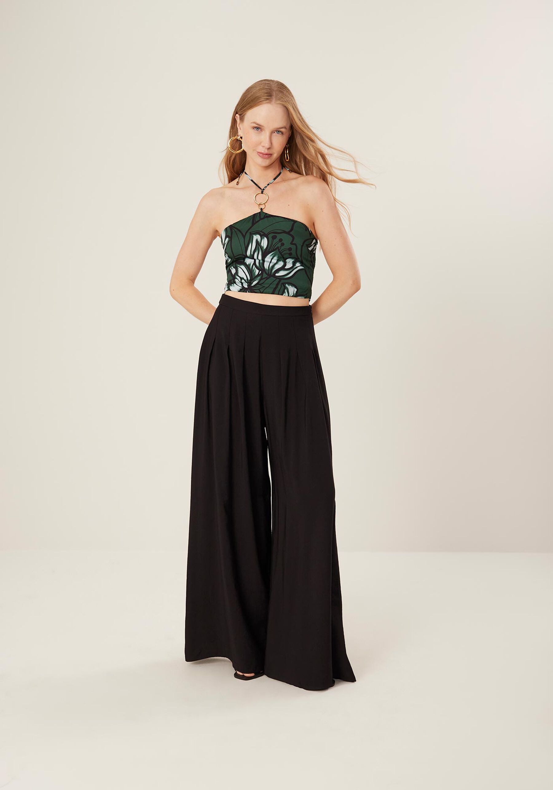 Blusa Cropped Estampada Em Viscose Com Amarração, BELL FLOWERS VERDE. Blusa Cropped Estampada Em Viscose Com Amarração, BELL FLOWERS VERDE, large.