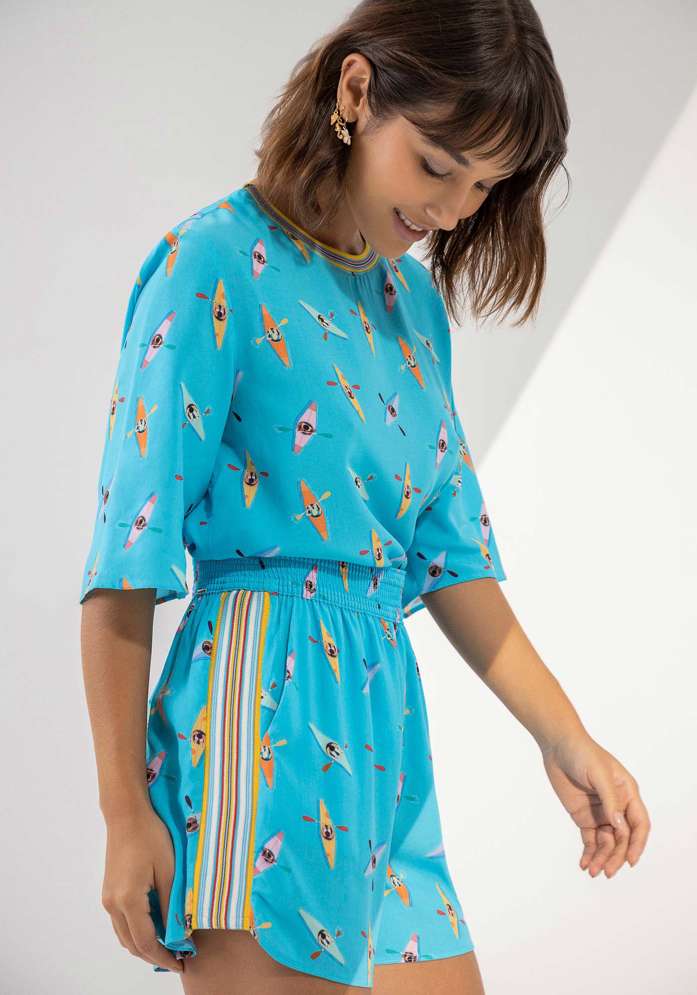 Shorts Estampado em Viscose com Retil&iacute;nea, , large.