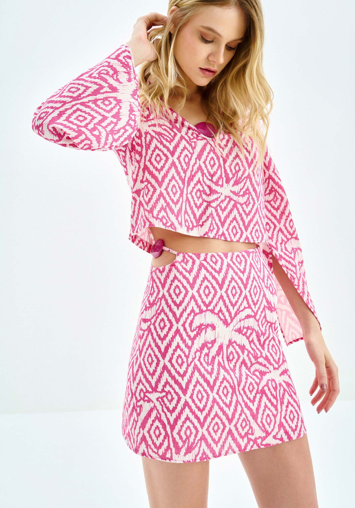 Saia Curta Estampada em Linho com Cut, MAXI TRAMA, large.