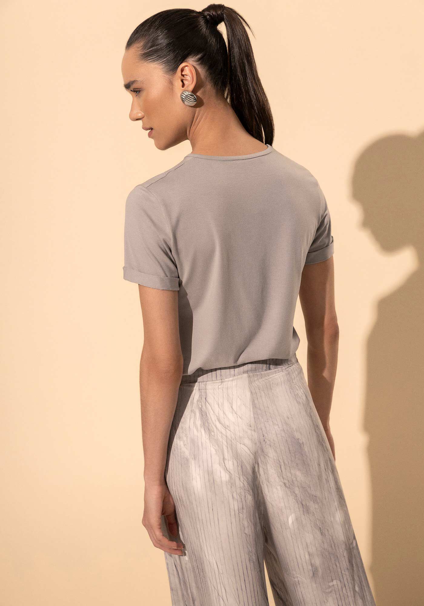 Blusa T-shirt Com Estampa Localizada Em Malha Modal, CINZA CENDRILLON, large.