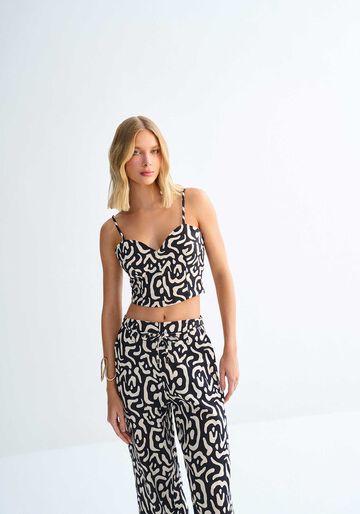 Blusa Cropped em Linho Animal Print com Amarração Alças, VILLAGE PRETO. Blusa Cropped em Linho Animal Print com Amarração Alças, VILLAGE PRETO, large.