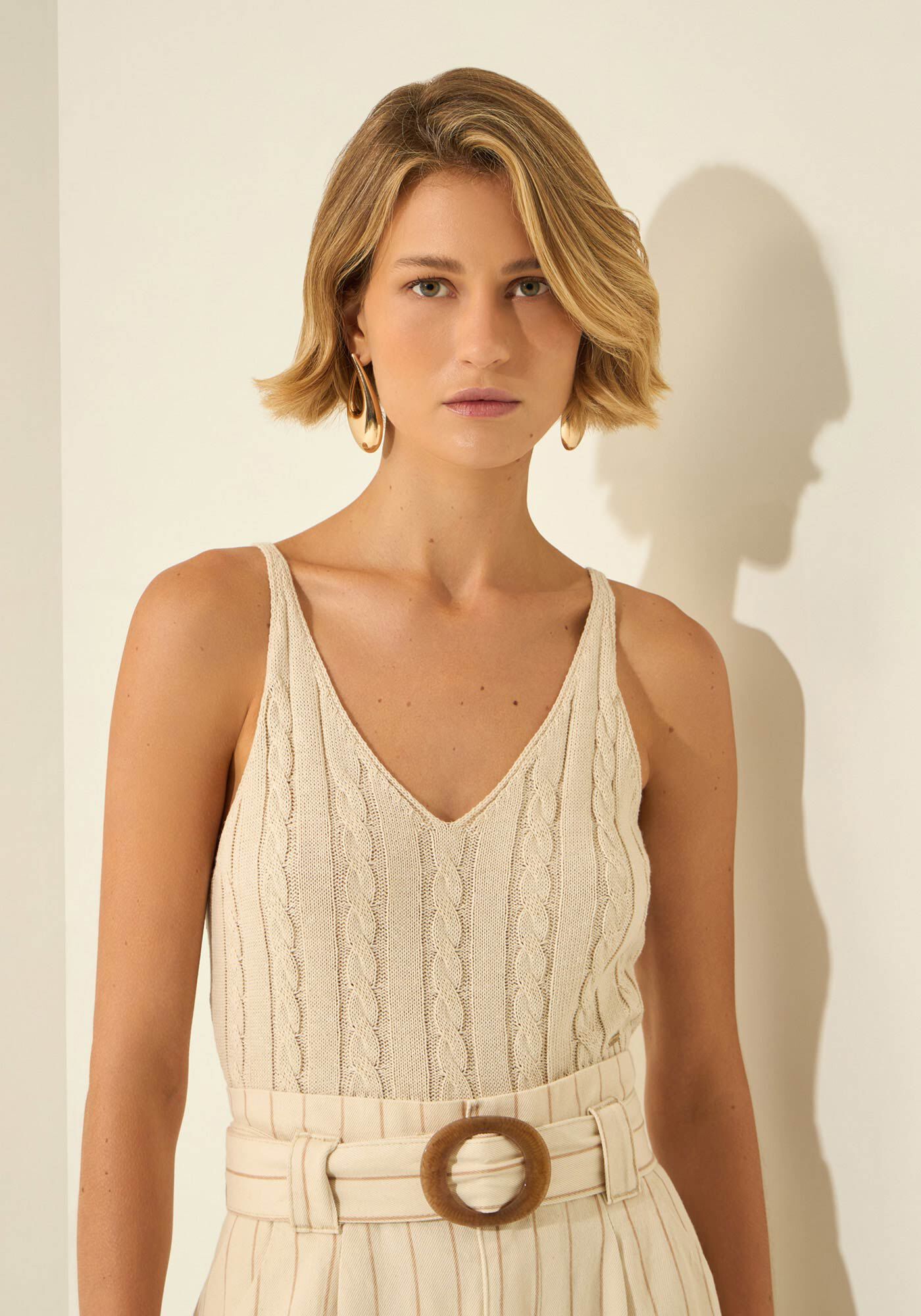 Blusa De Al&ccedil;as Na Altura Do C&oacute;s Em Malha Tric&ocirc;, BRANCO OFF WHITE, large.