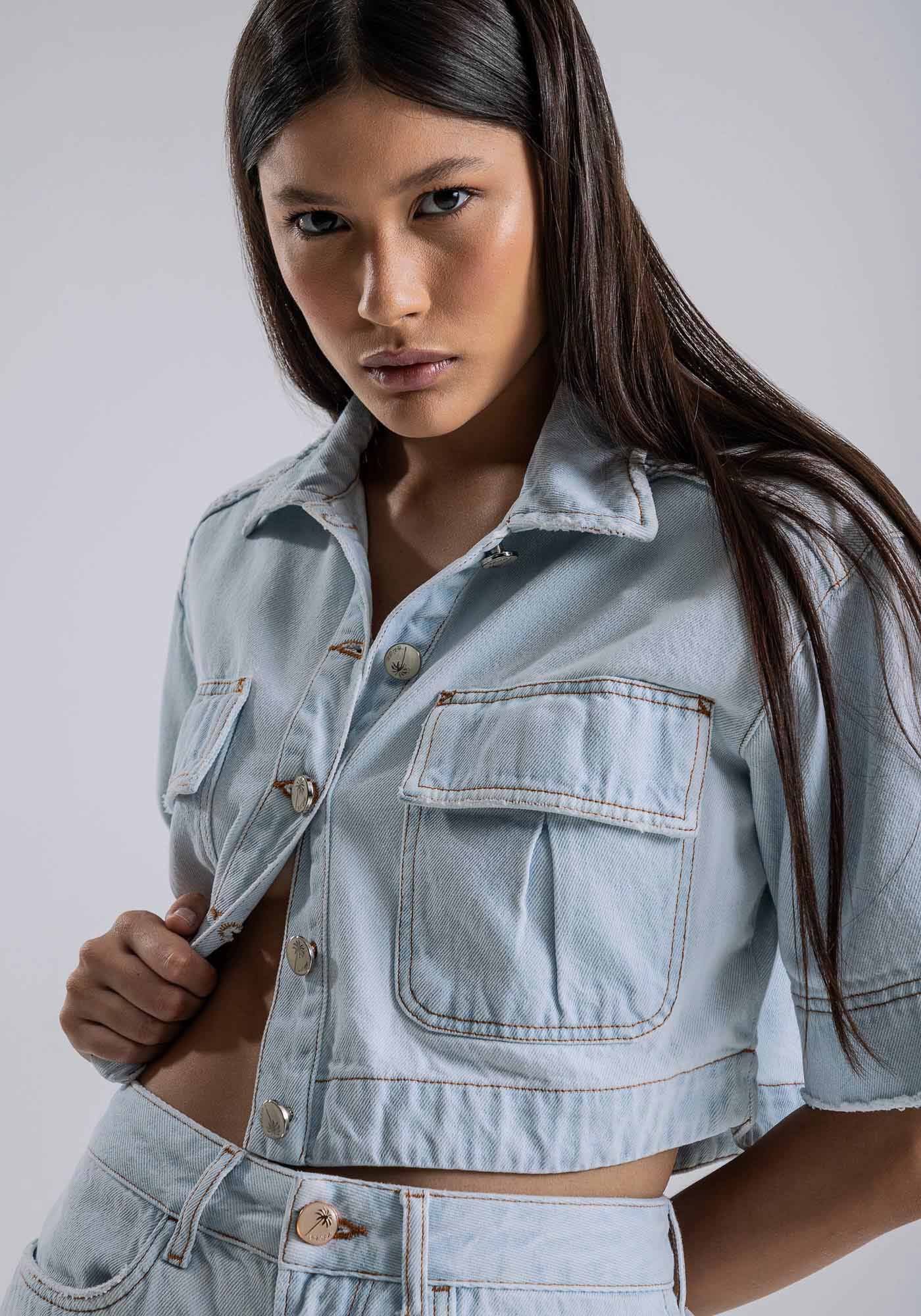 Camisa Jeans Manga Curta Cropped com Bolsos, JEANS, large.