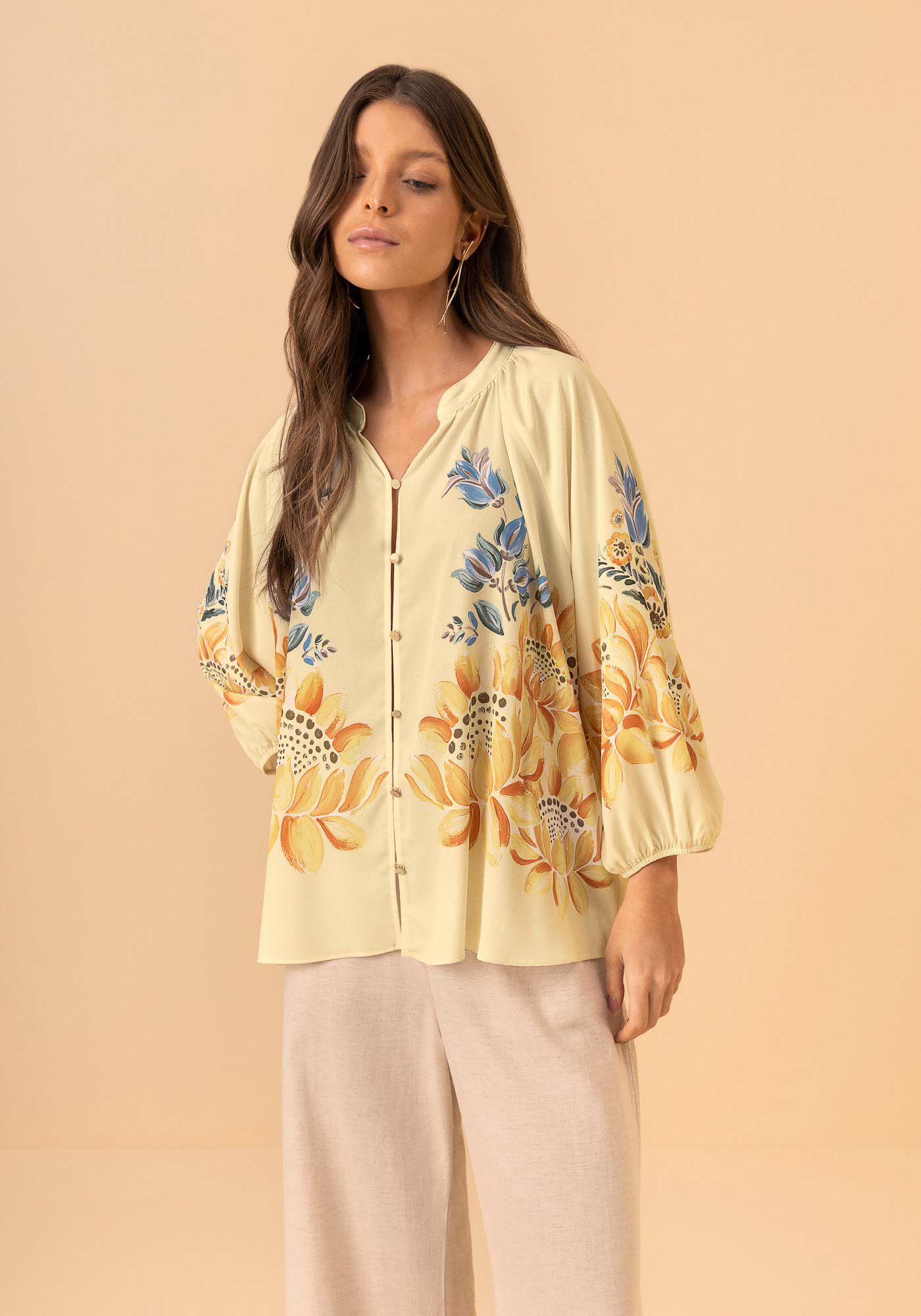 Camisa Alongada Estampada Com Mangas 3/4 E Gola Padre, BEGE ALHAMBRA, large.