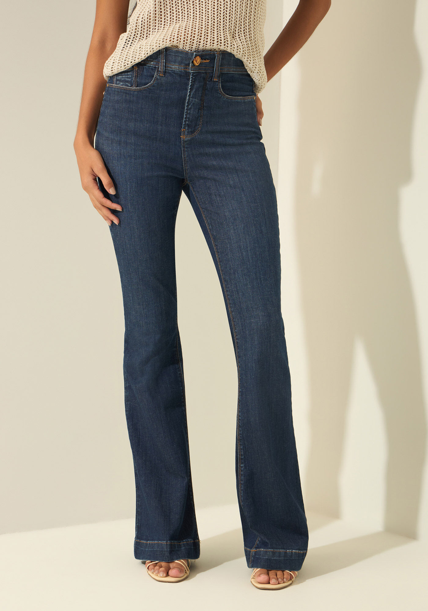 Cal&ccedil;a Jeans Flare Boot Cut Com Cintura Alta Shaping, JEANS, large.